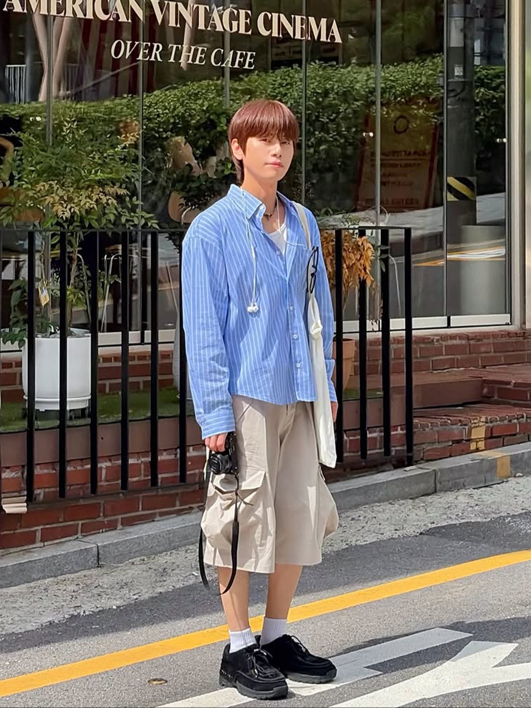 Knitted Stripe Crop Shirts Blue, Knitted Stripe Crop Shirts Sky Blue 착용 스타일 - 1