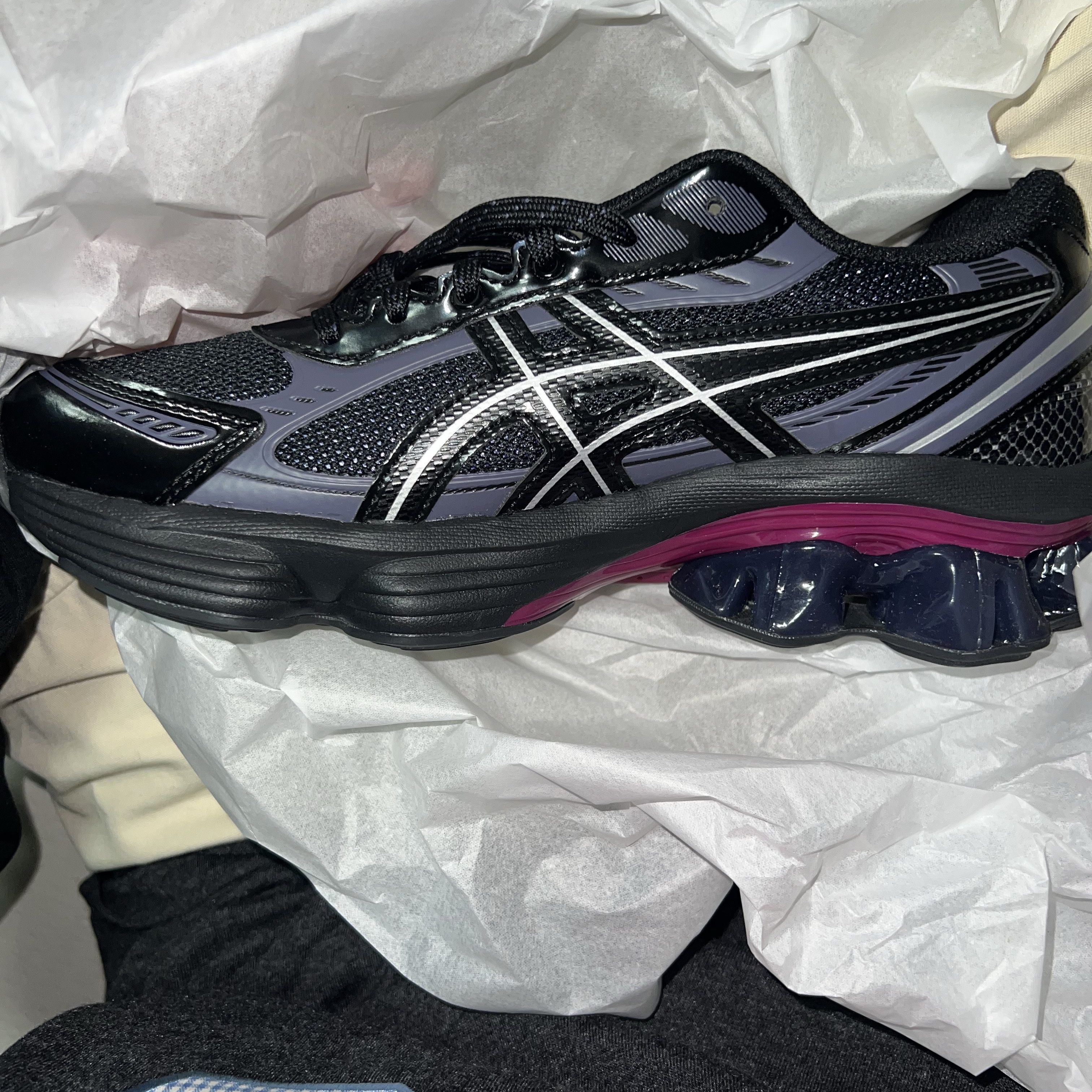 Asics Gel-Kinetic Fluent Black 착용 스타일