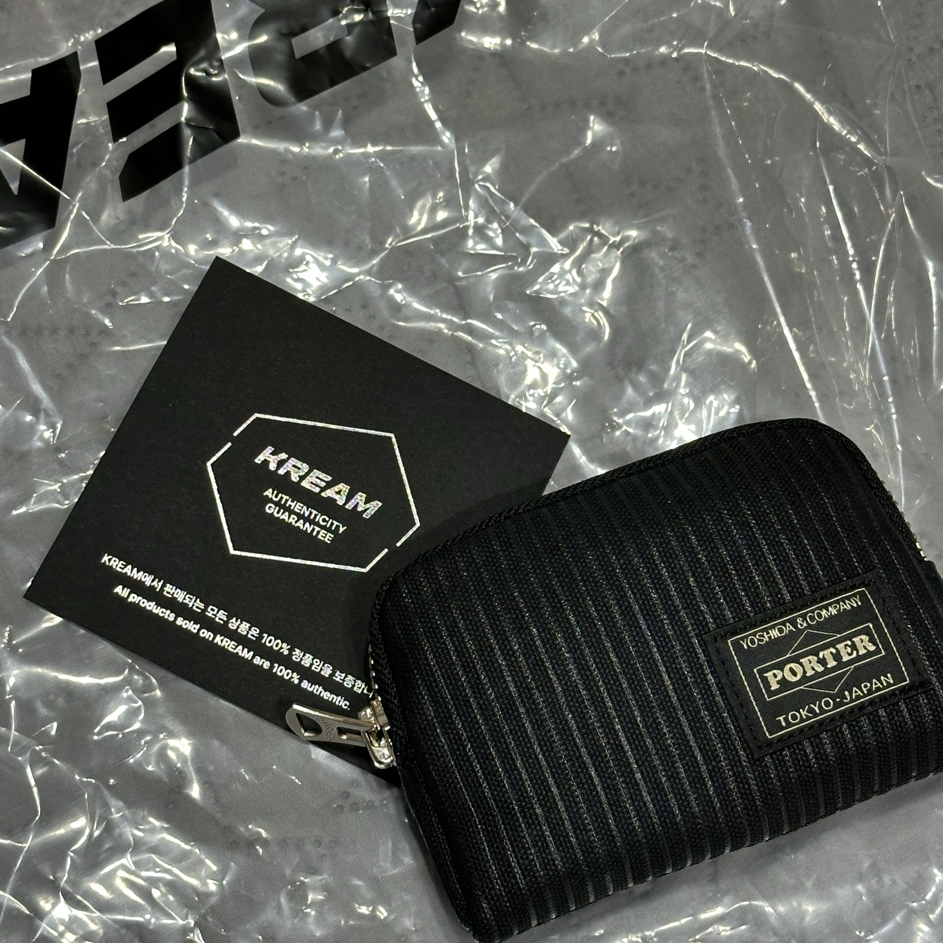 Porter Drawing Coin Key Case Black 착용 스타일 - 1