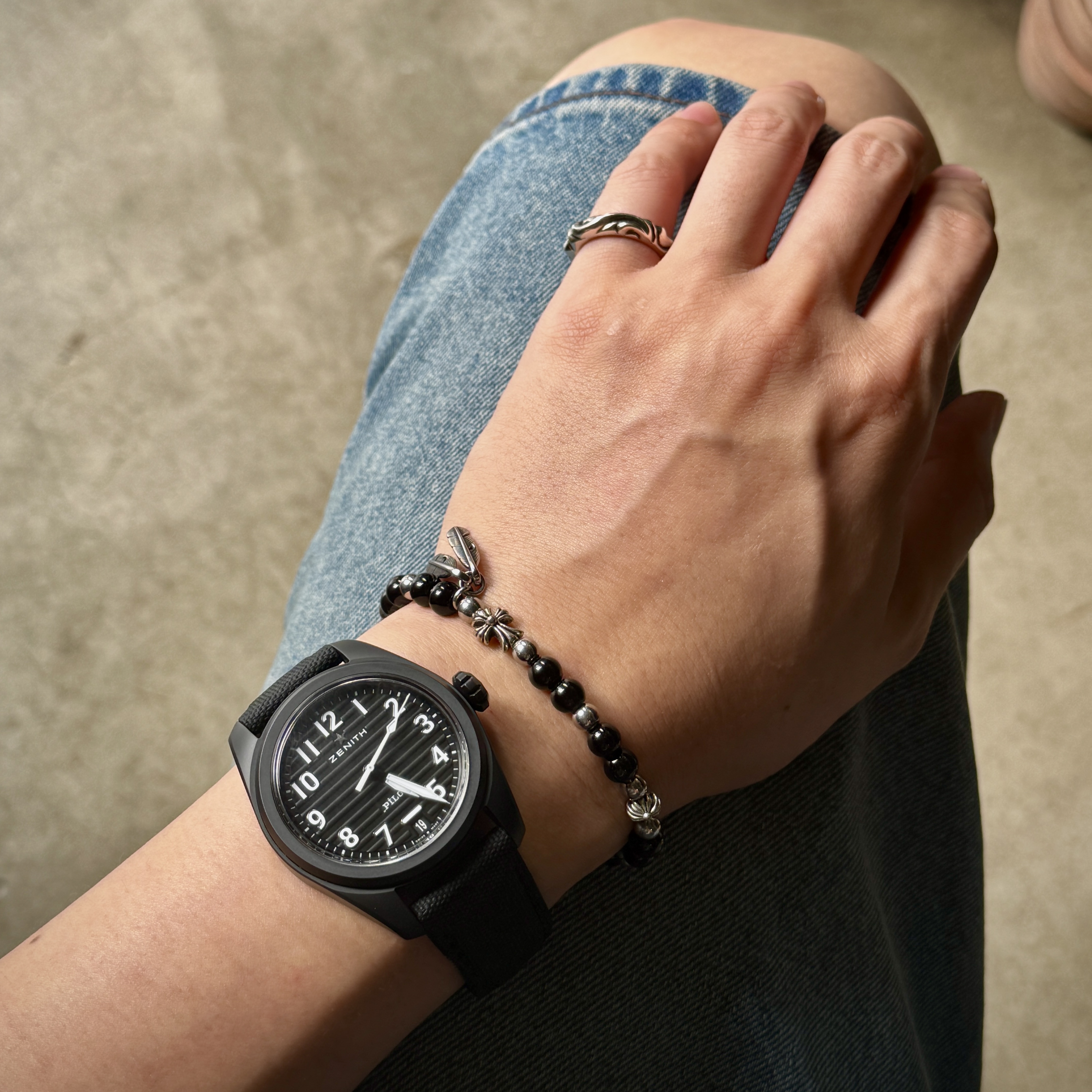 December Ten Onix Beads Bracelet 착용 스타일