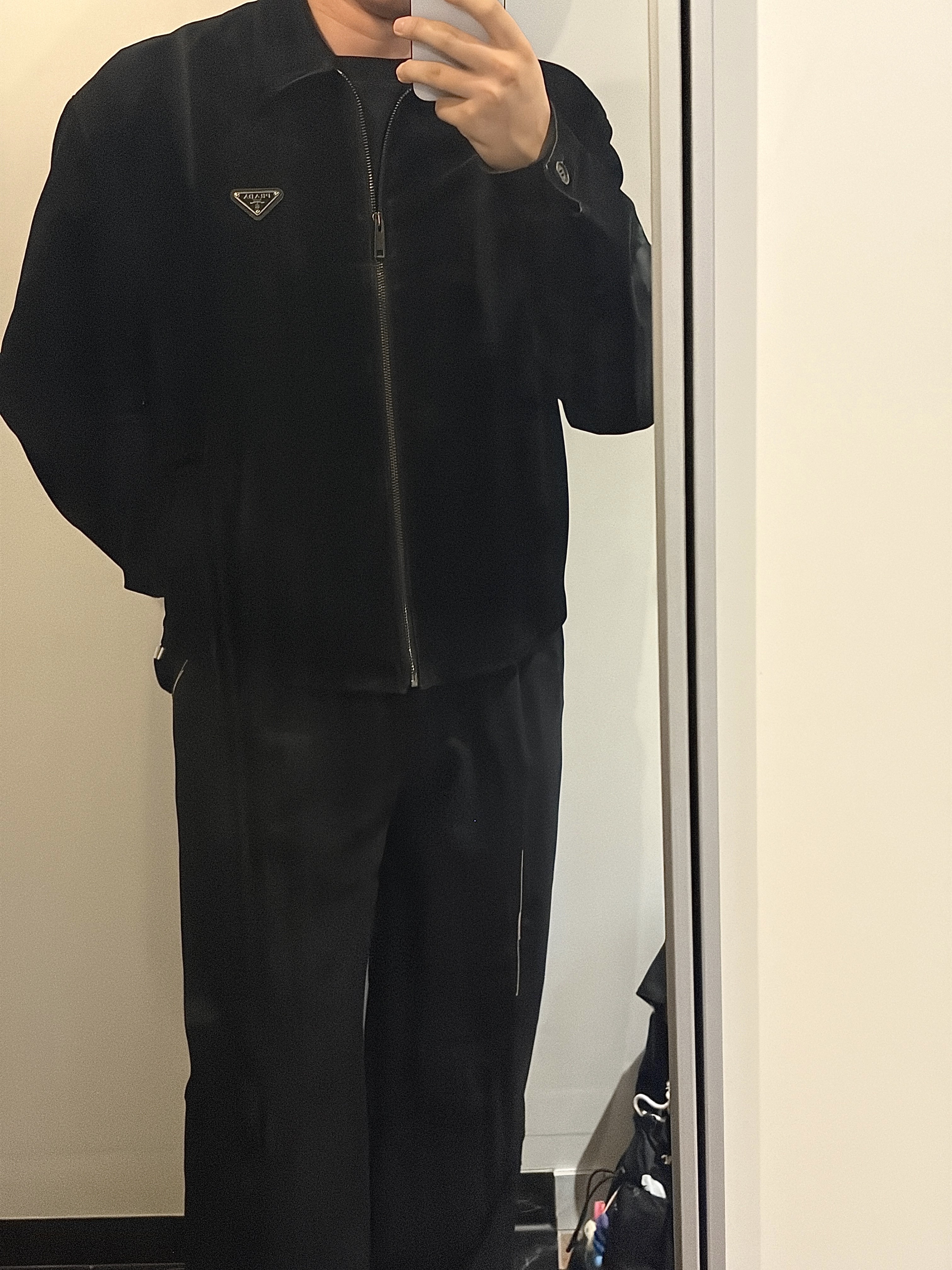 Prada Velvet Denim Blouson Jacket Black, Prada Velvet Denim Blouson Jacket Black 착용 스타일 - 3