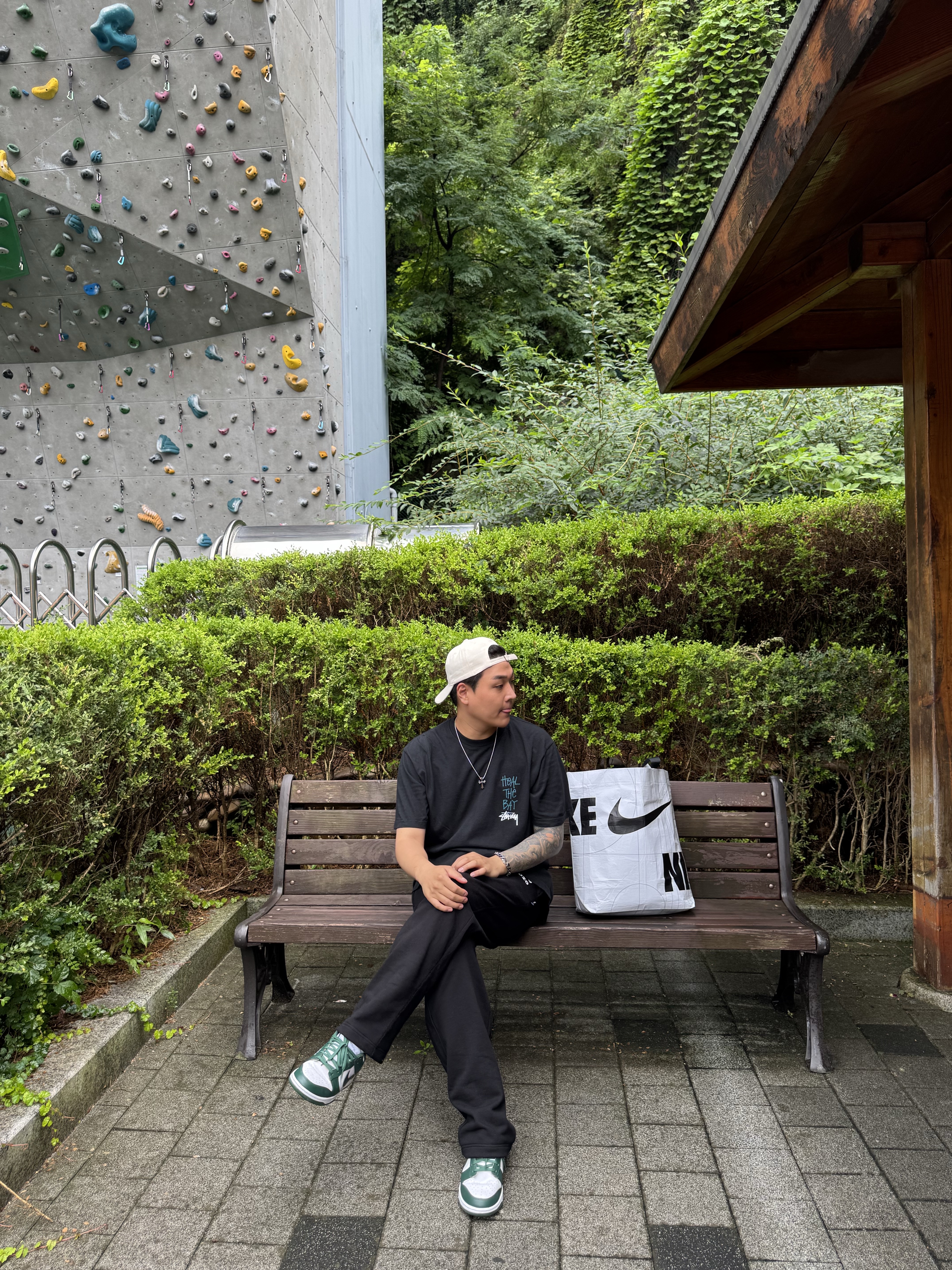 Palace Tri Girders T-Shirt Black - 26SS, Stussy x Heal The Bay Pigment Dyed T-Shirt Black 착용 스타일 - 10