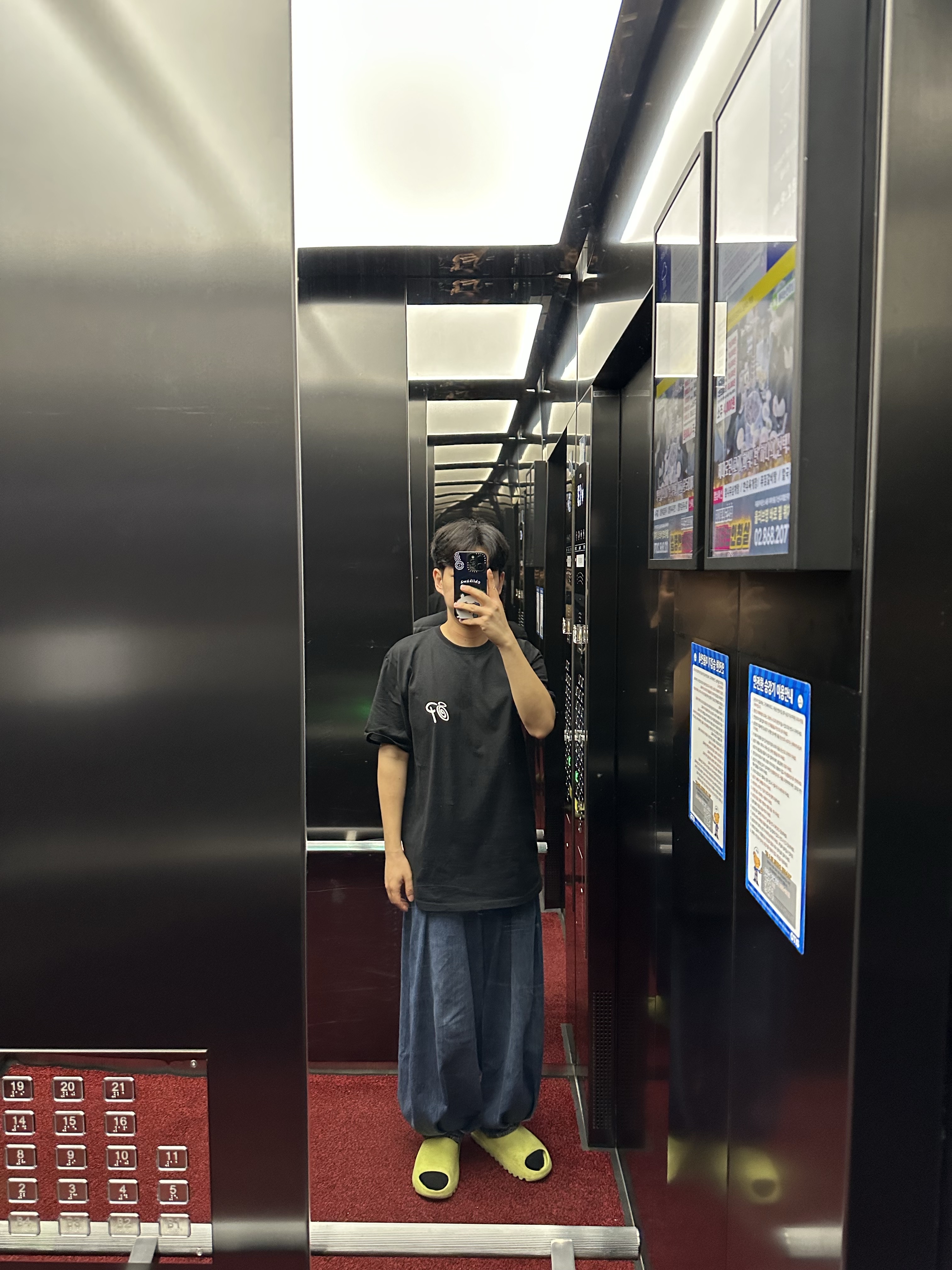 Stussy x Patta Sound Connection T-Shirt Black 착용 스타일