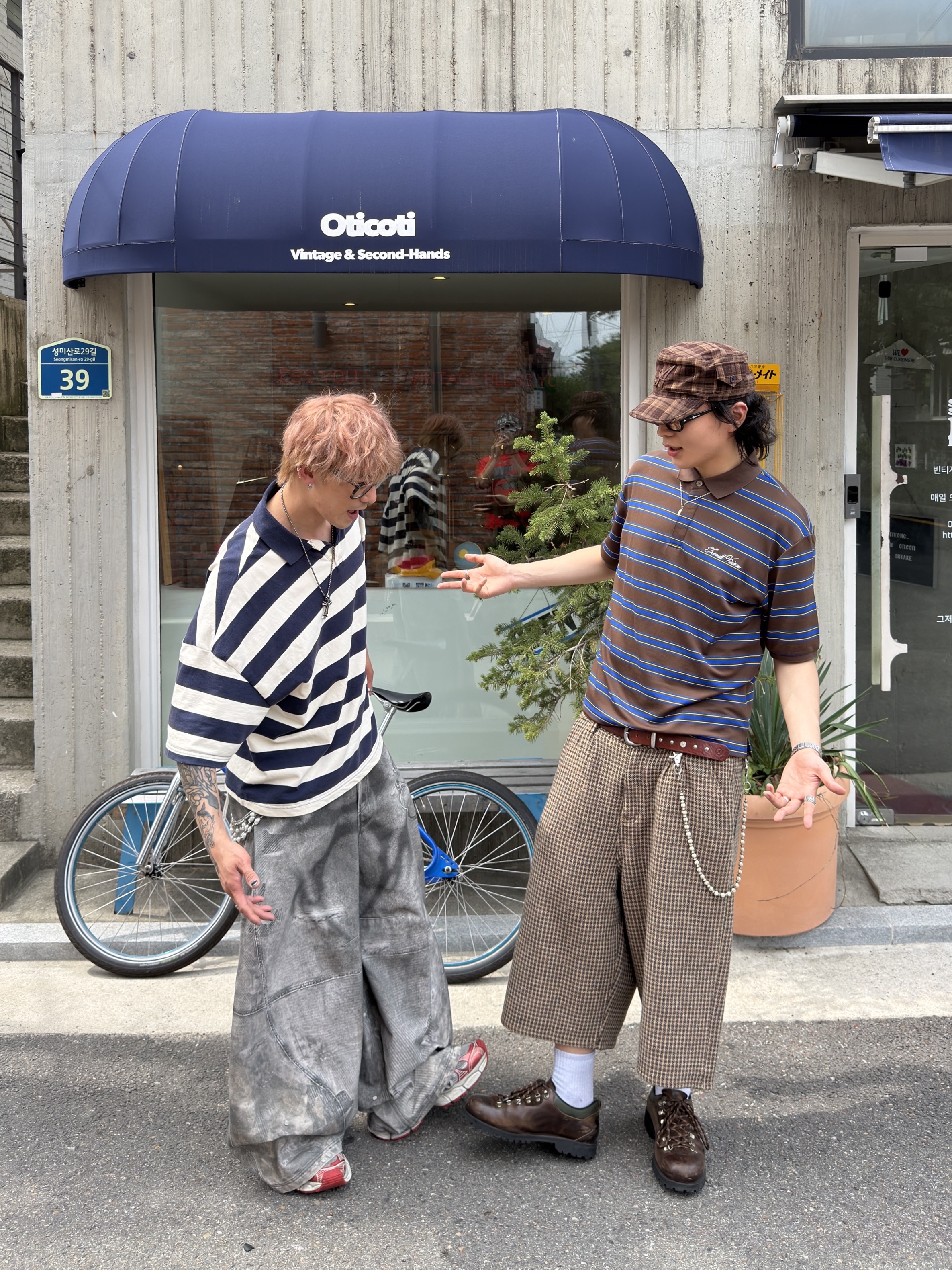 Romantic Move Oat Mountain Oil Dark Brown 착용 스타일 - 2