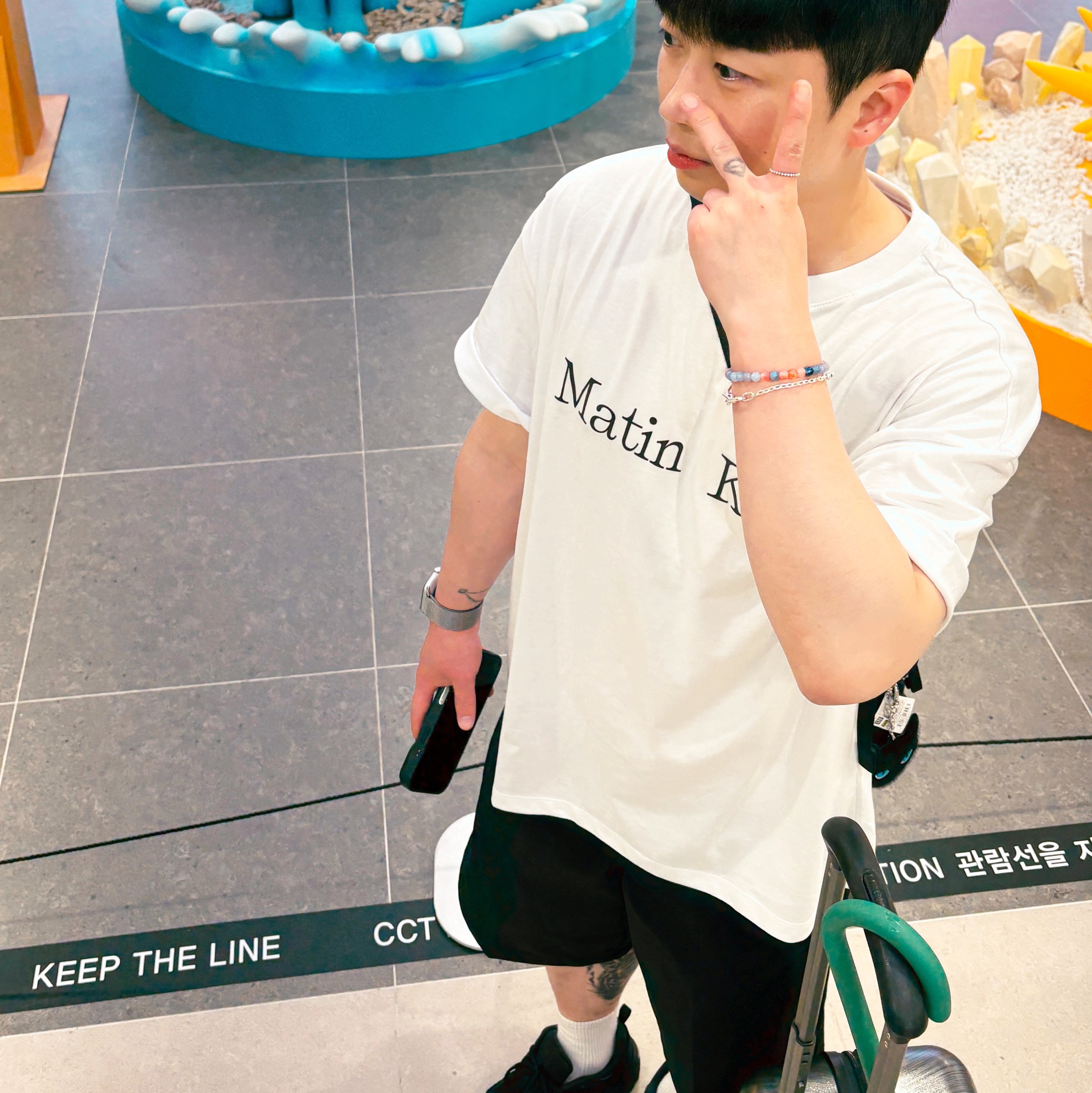 Matin Kim Logo Top In Off White/White 착용 스타일