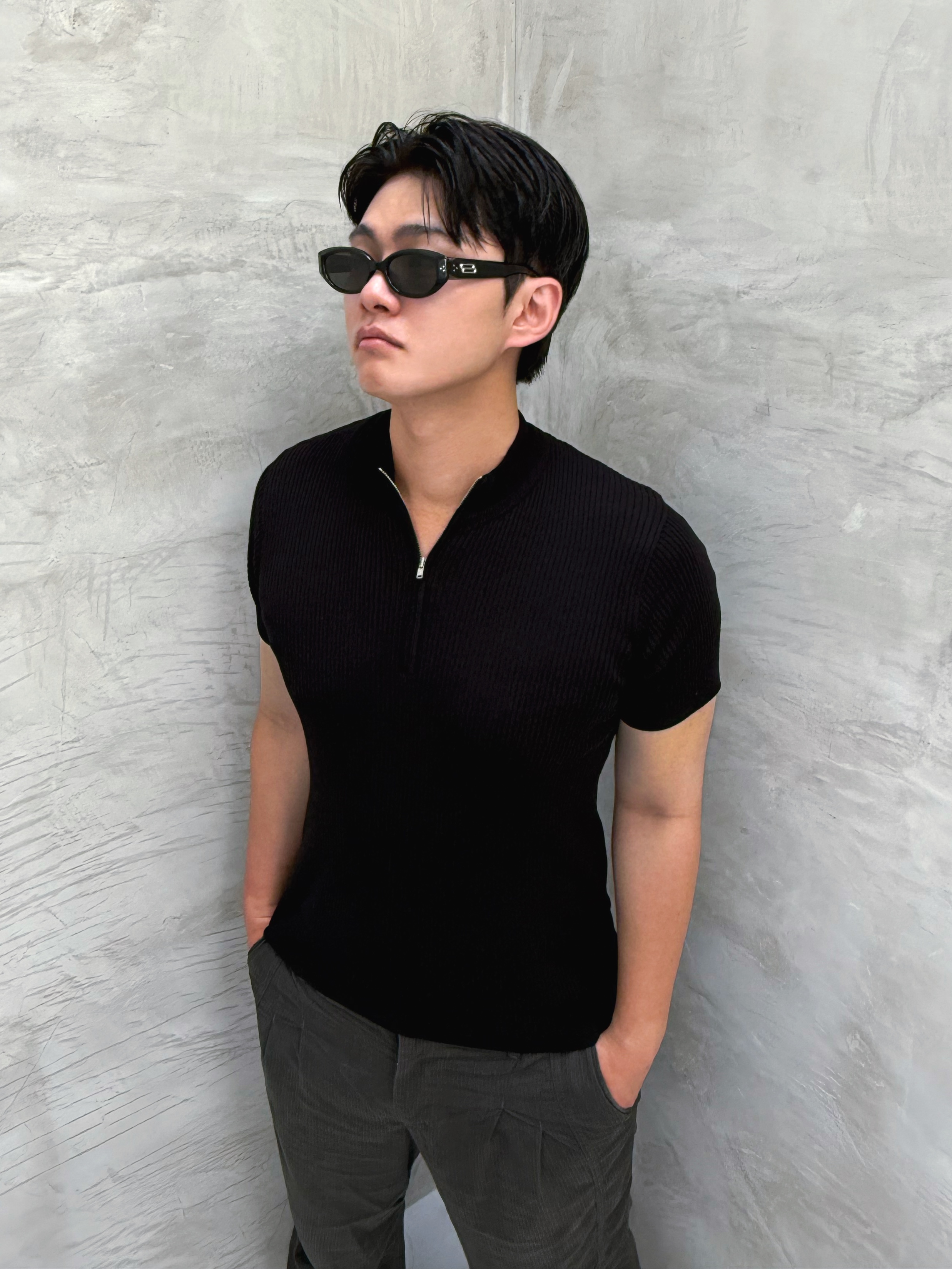 PHOS333 M Slim Fit Half Zip Knit Black 착용 스타일 - 2