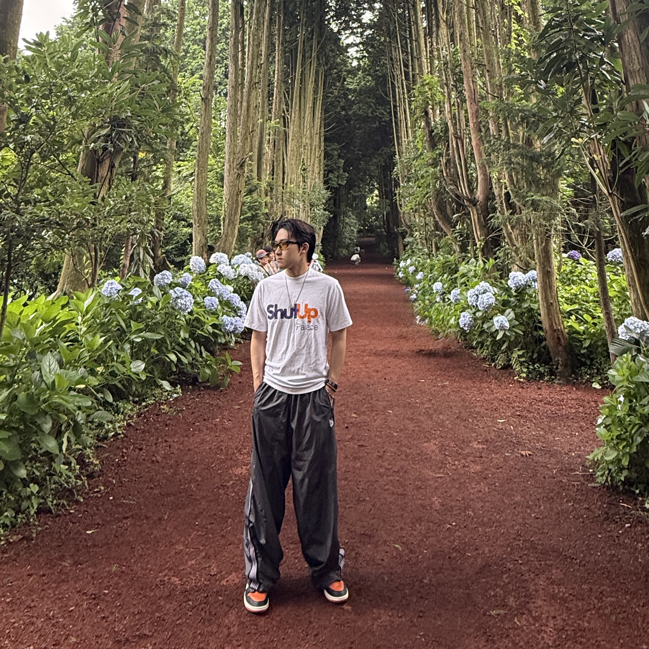 Jordan 1 Retro High OG Shattered Backboard, Palace Shut Up T-Shirt White - 25FW 착용 스타일