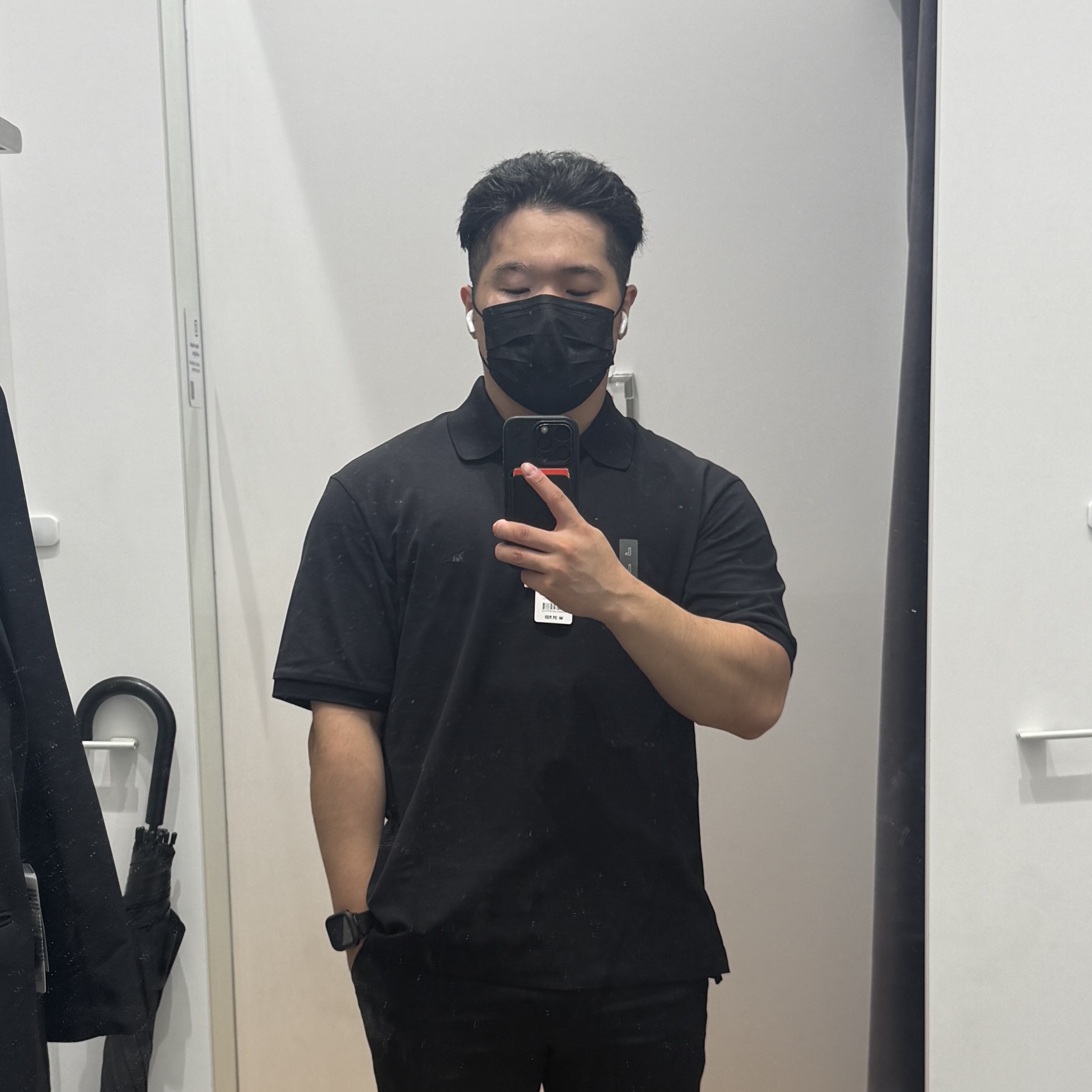 Uniqlo x JW Anderson Dry Pique Polo Shirt Black 착용 스타일