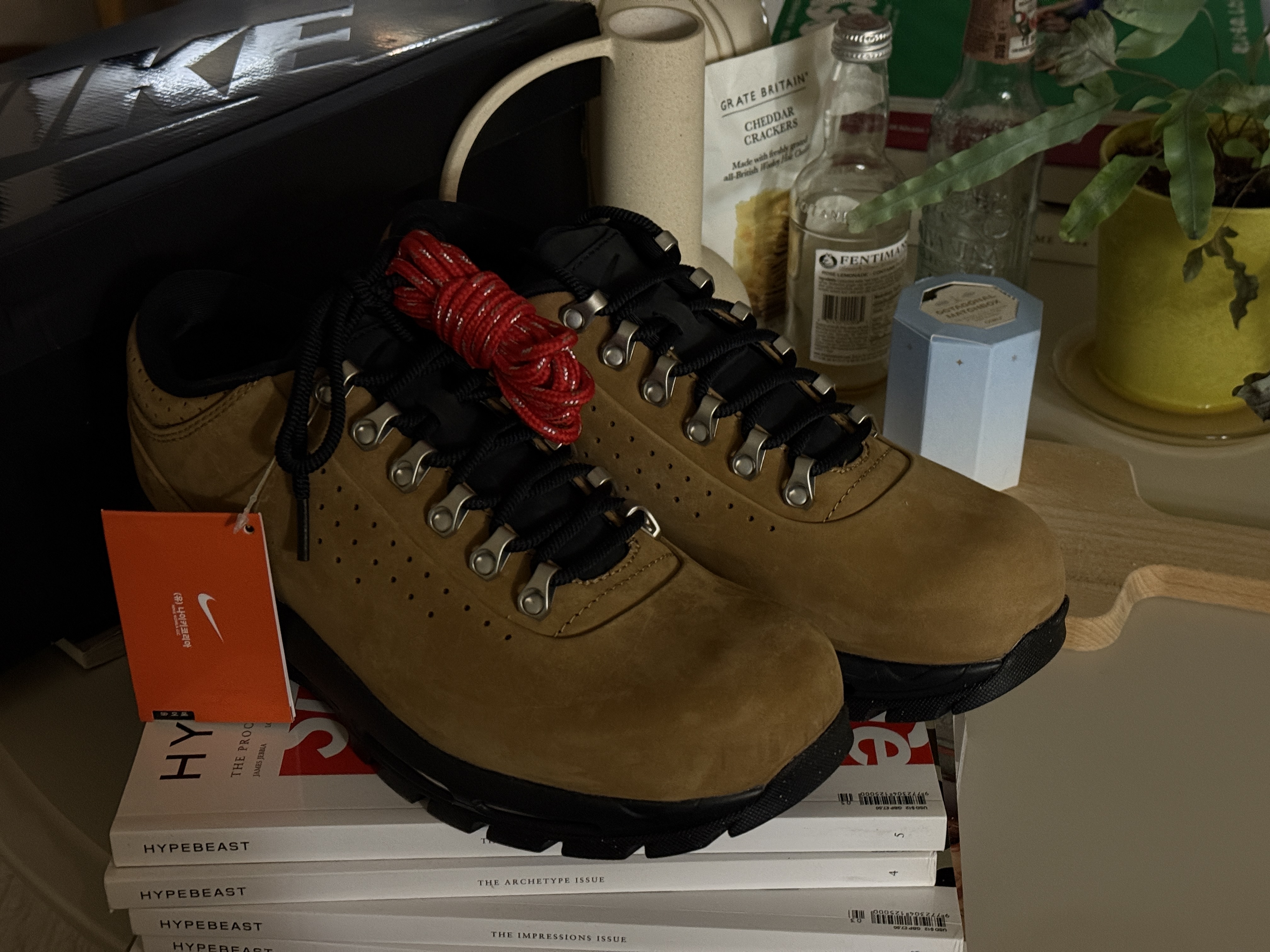 Nike Air Max Goadome Low Taupe Black 착용 스타일
