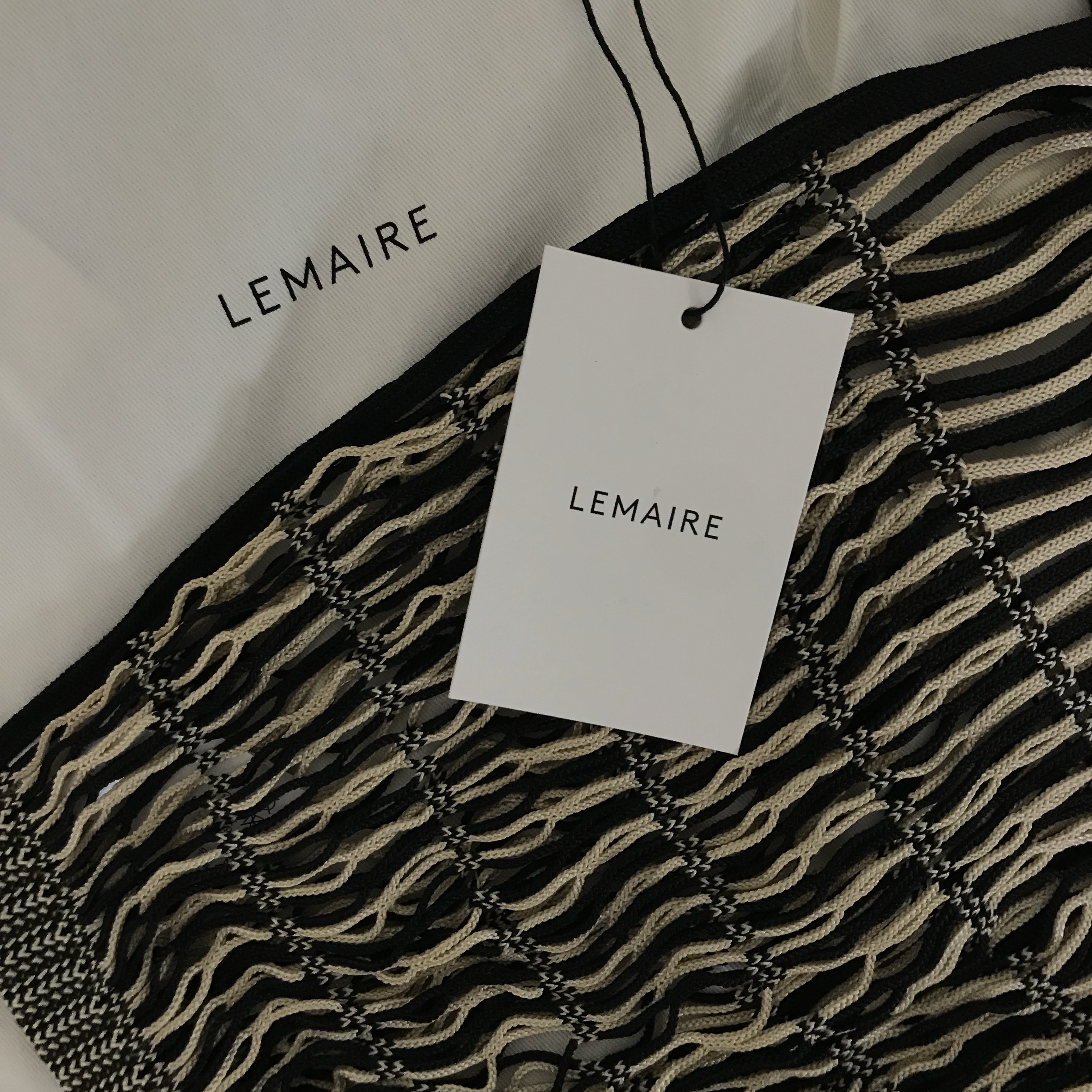 Lemaire Nylon Net Medium Filt Net Shopping Bag Light Beige Black 착용 스타일