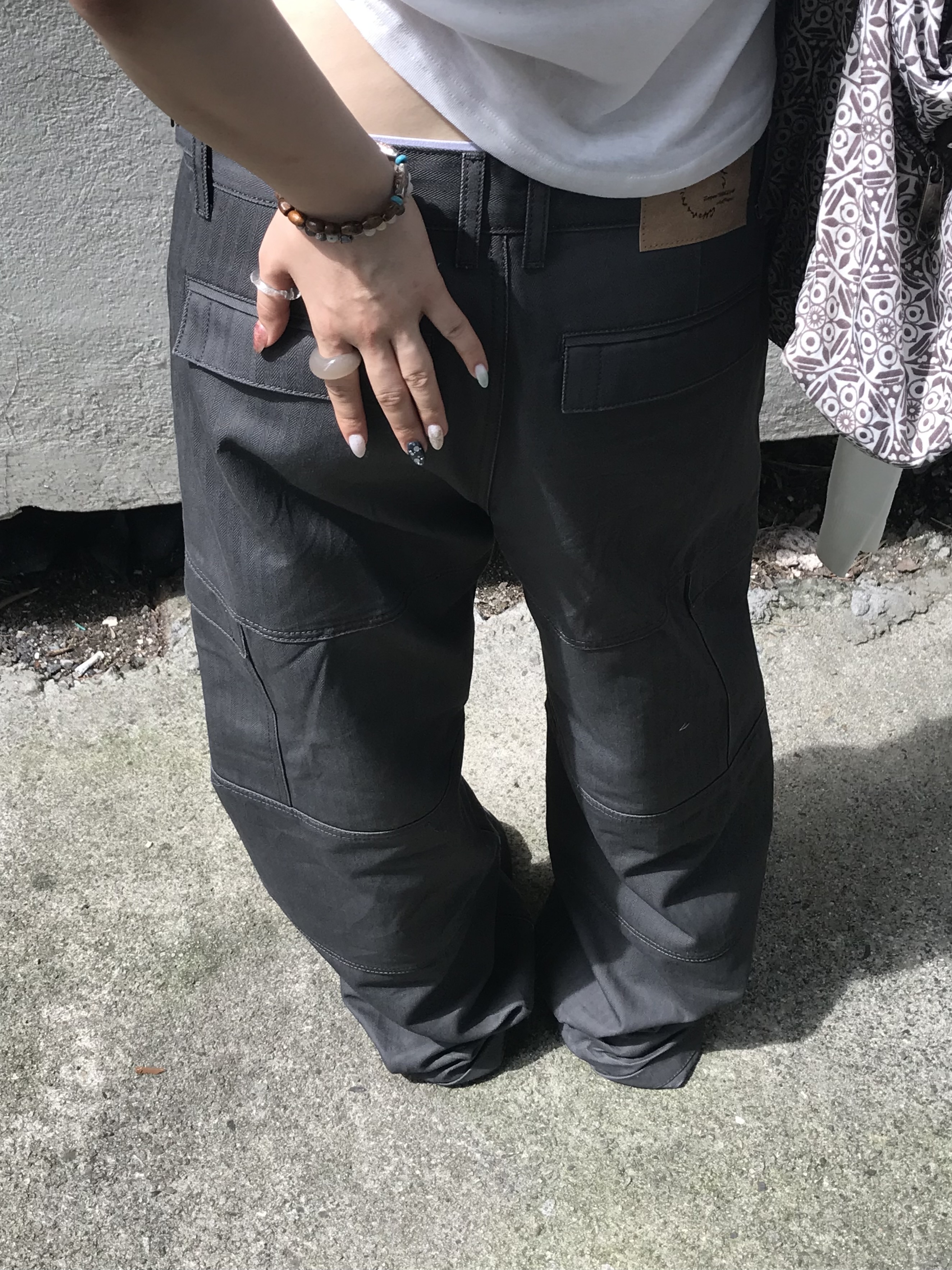 CHOWOO 4 Panel Cargo Pockets Herringbone Twill Pants Gray 착용 스타일 - 3