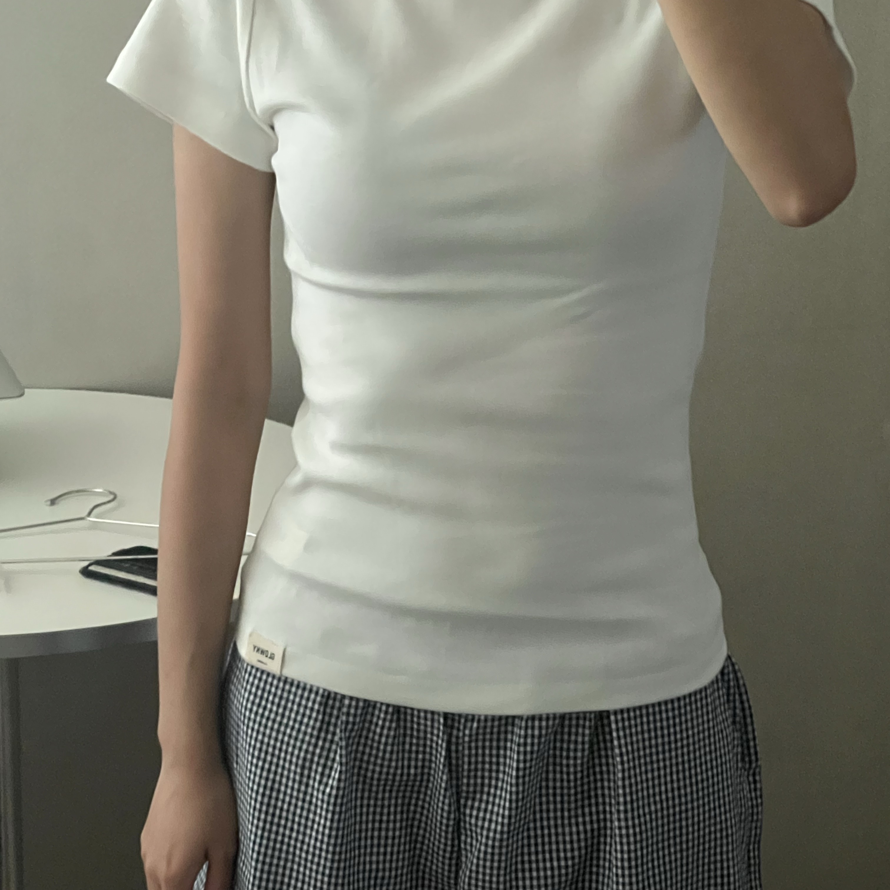 (W) Glowny G Classic T-Shirt White 착용 스타일