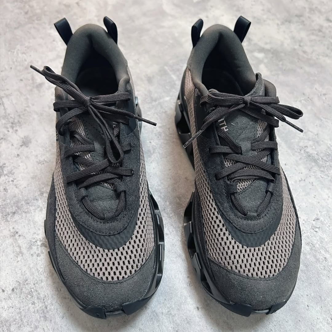 (W) On Running x Kith K-Tech 2 Thorn Ganache 착용 스타일 - 1