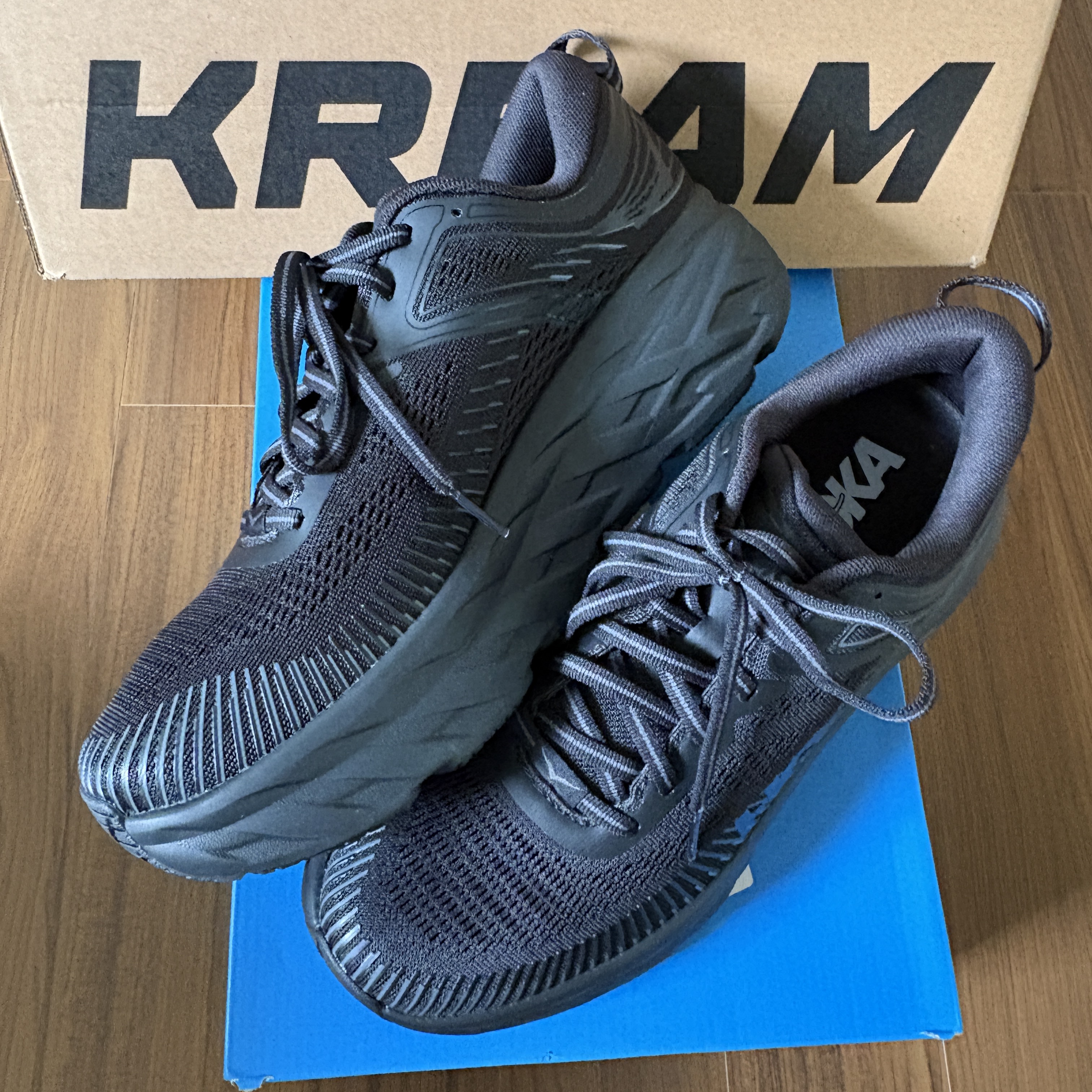 Hoka Bondi 7 Black 착용 스타일