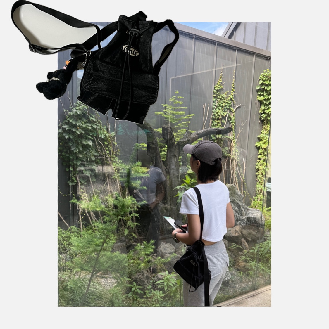 Emis Mini Wappen Pocket Backpack Black 착용 스타일
