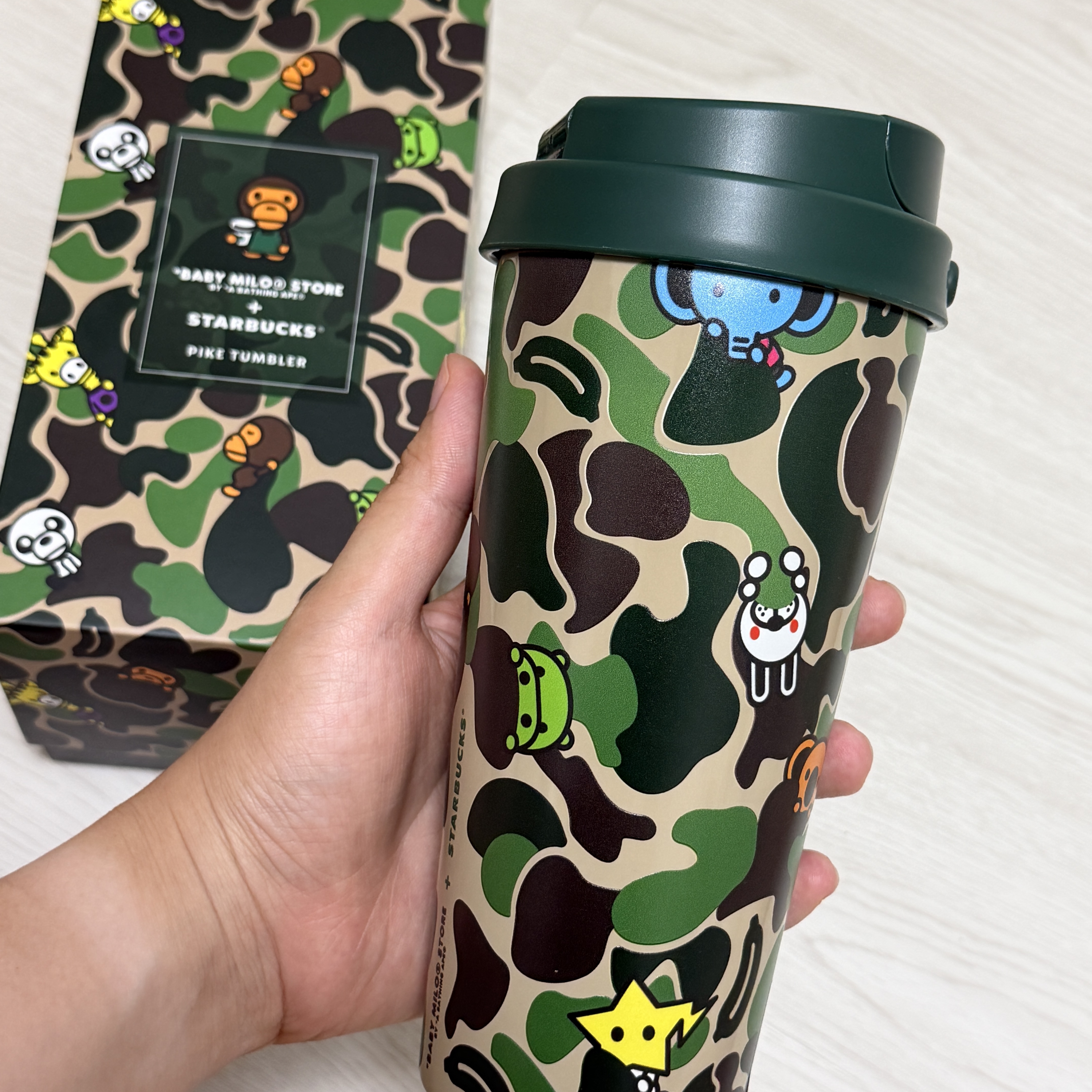 Starbucks x BAPE Baby Milo Tumbler 473ml 착용 스타일