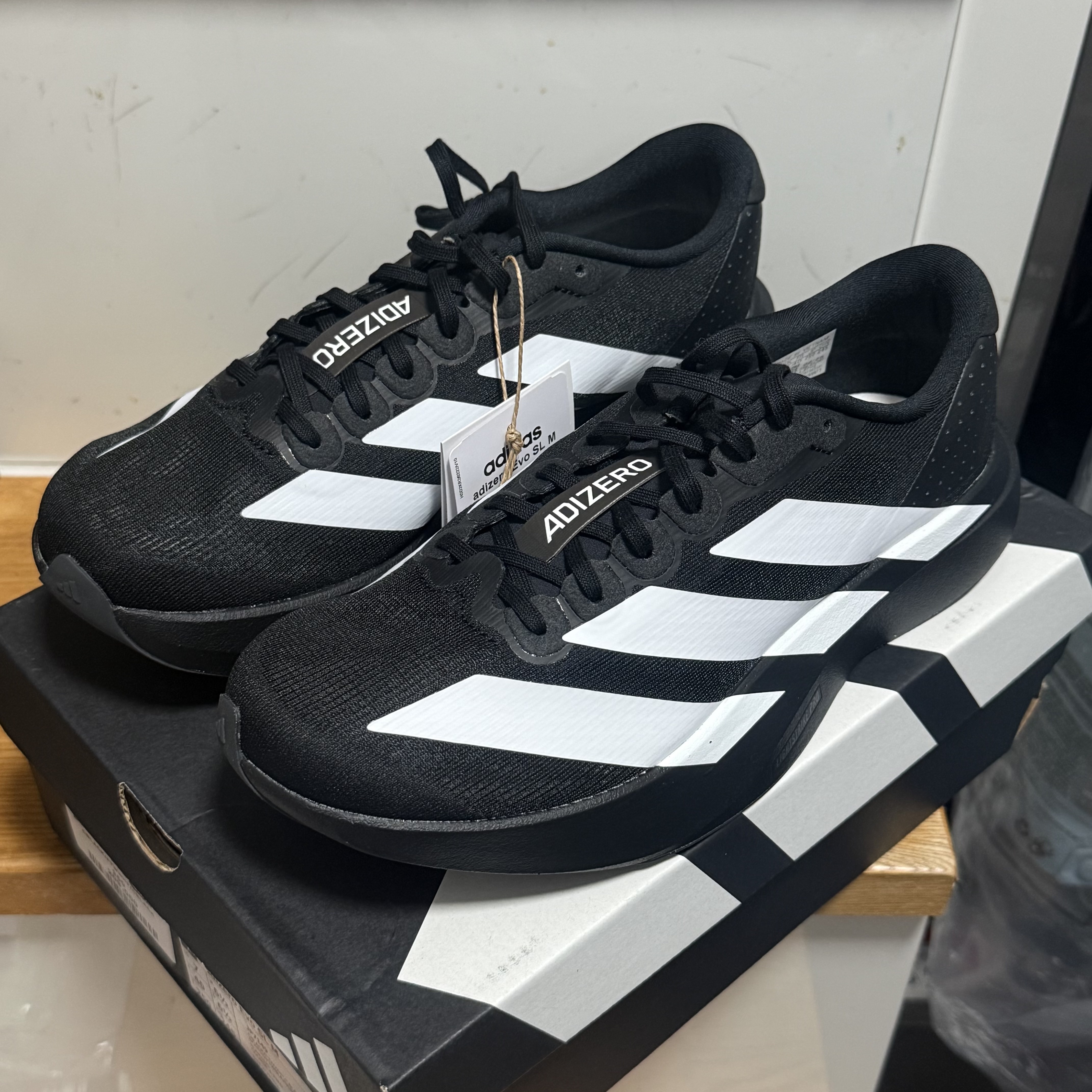 Adidas Adizero EVO SL Core Black Cloud White 착용 스타일