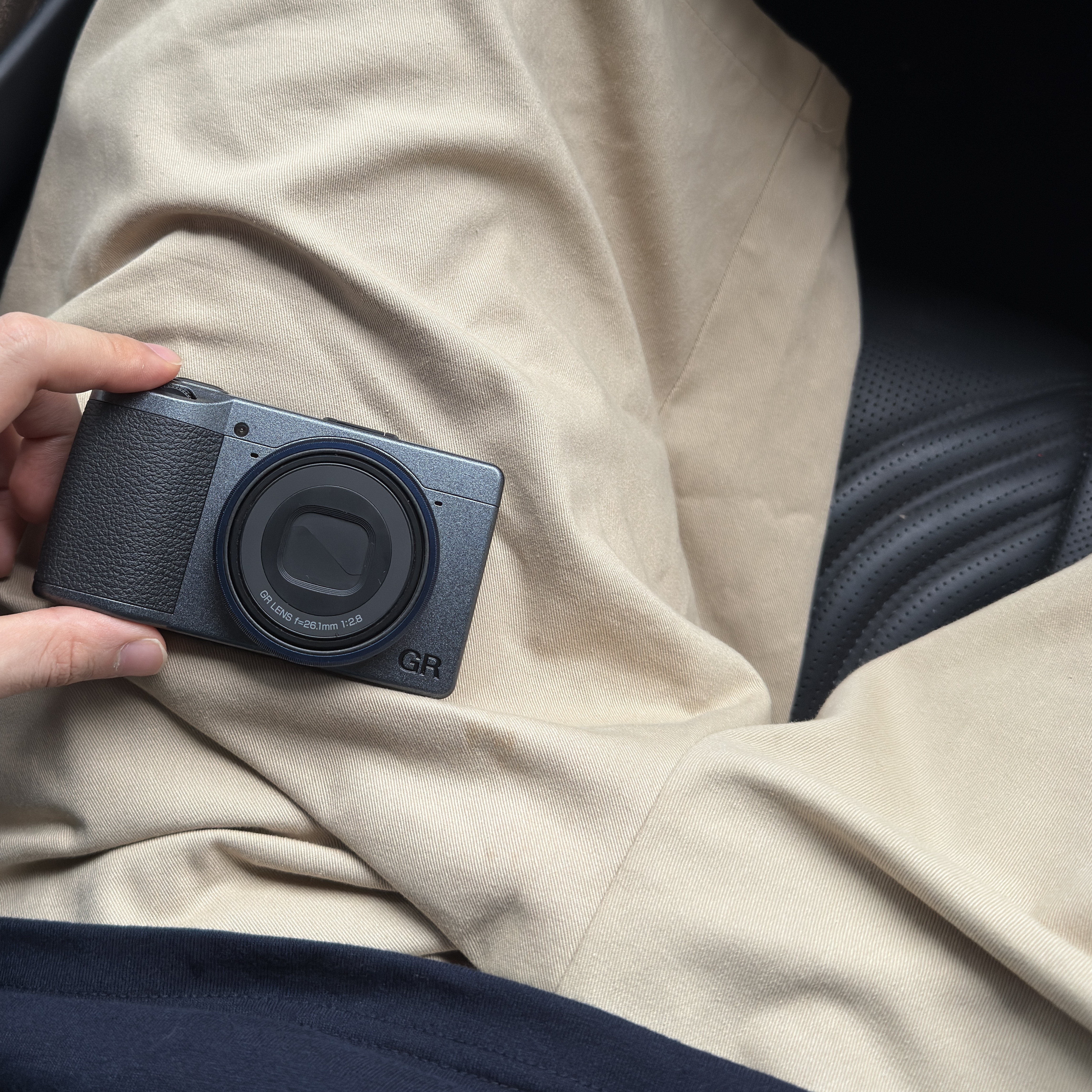 Ricoh GR IIIx Urban Edition Black (Korean Ver.) 착용 스타일
