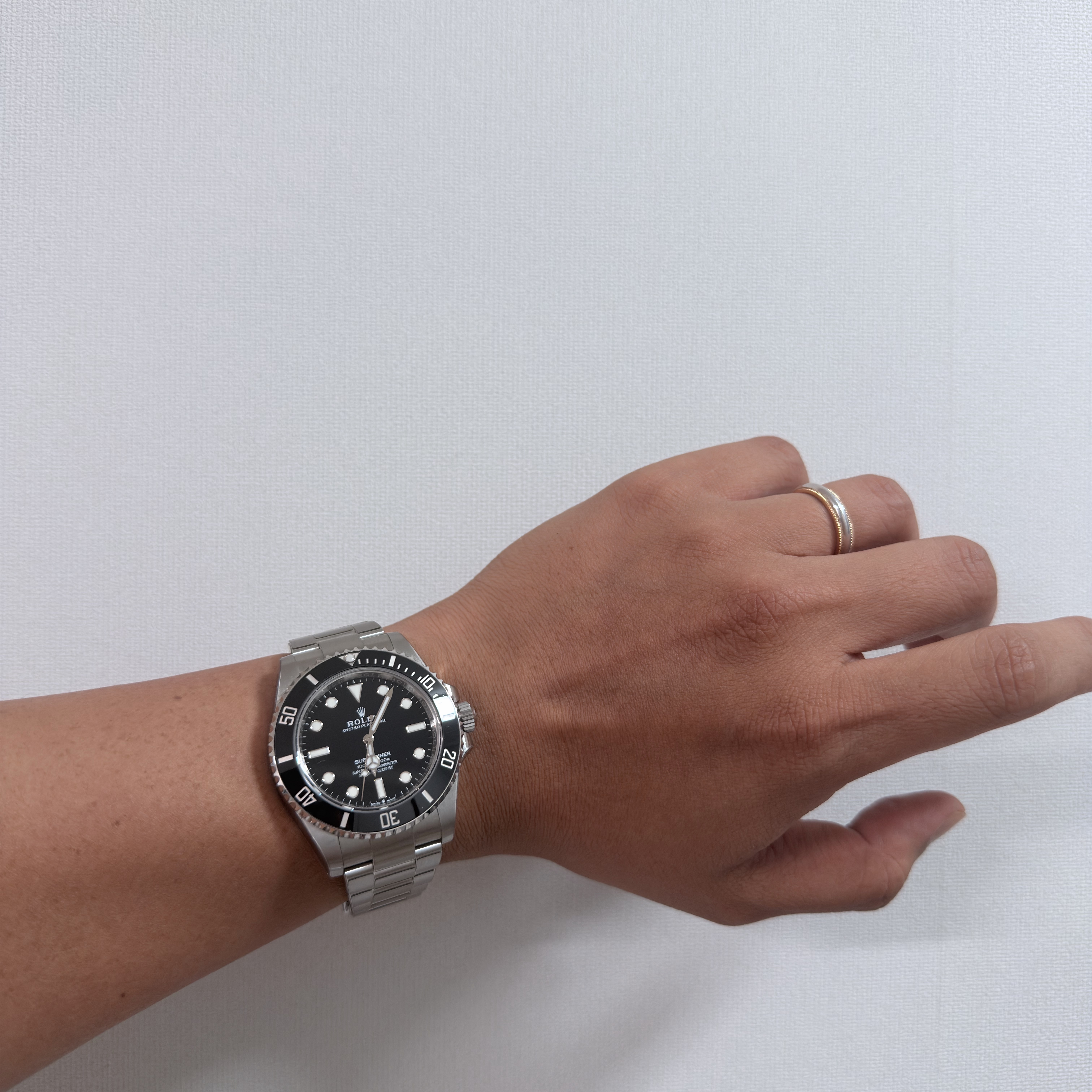 Rolex Submariner 41mm 124060 Black Oyster, Tiffany & Co. Together Milgrain Band Ring 3.5mm Platinum Rose Gold 착용 스타일