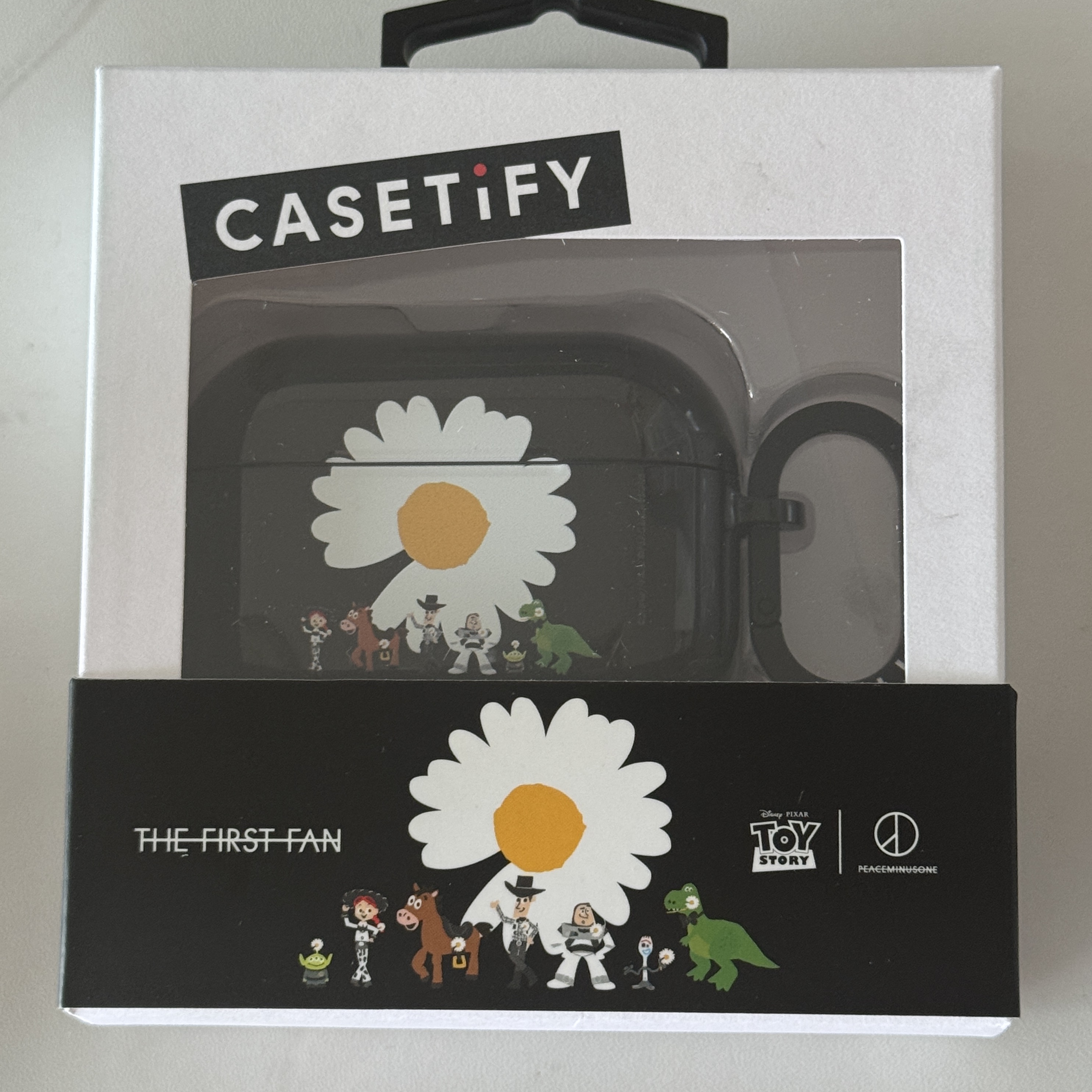 Casetify x Peaceminusone x Toy Story The First Fan Earbuds Impact Case 착용 스타일
