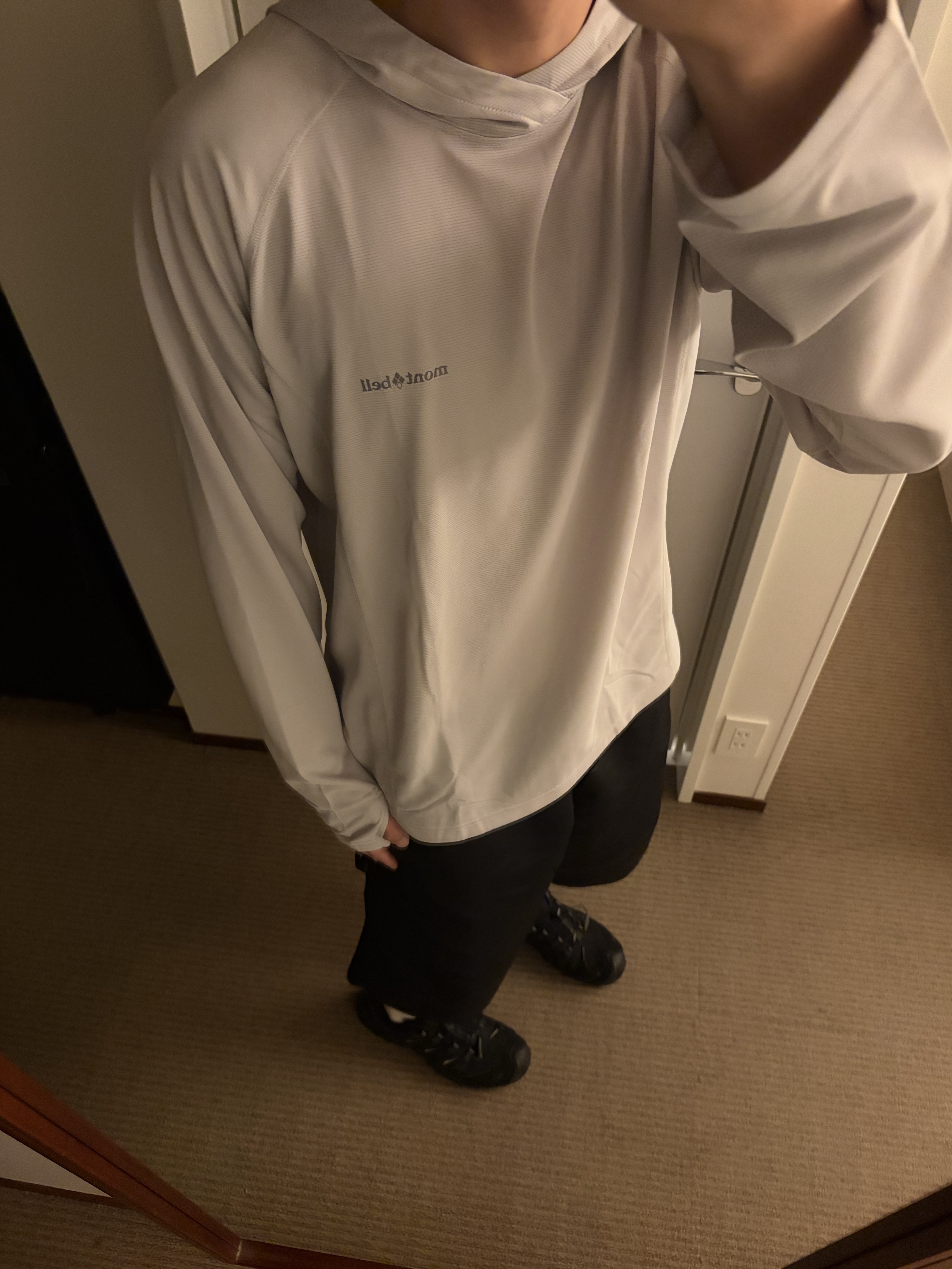 Montbell Cool Hooded Light Gray, Salomon XA Pro 3D Black Magnet 착용 스타일