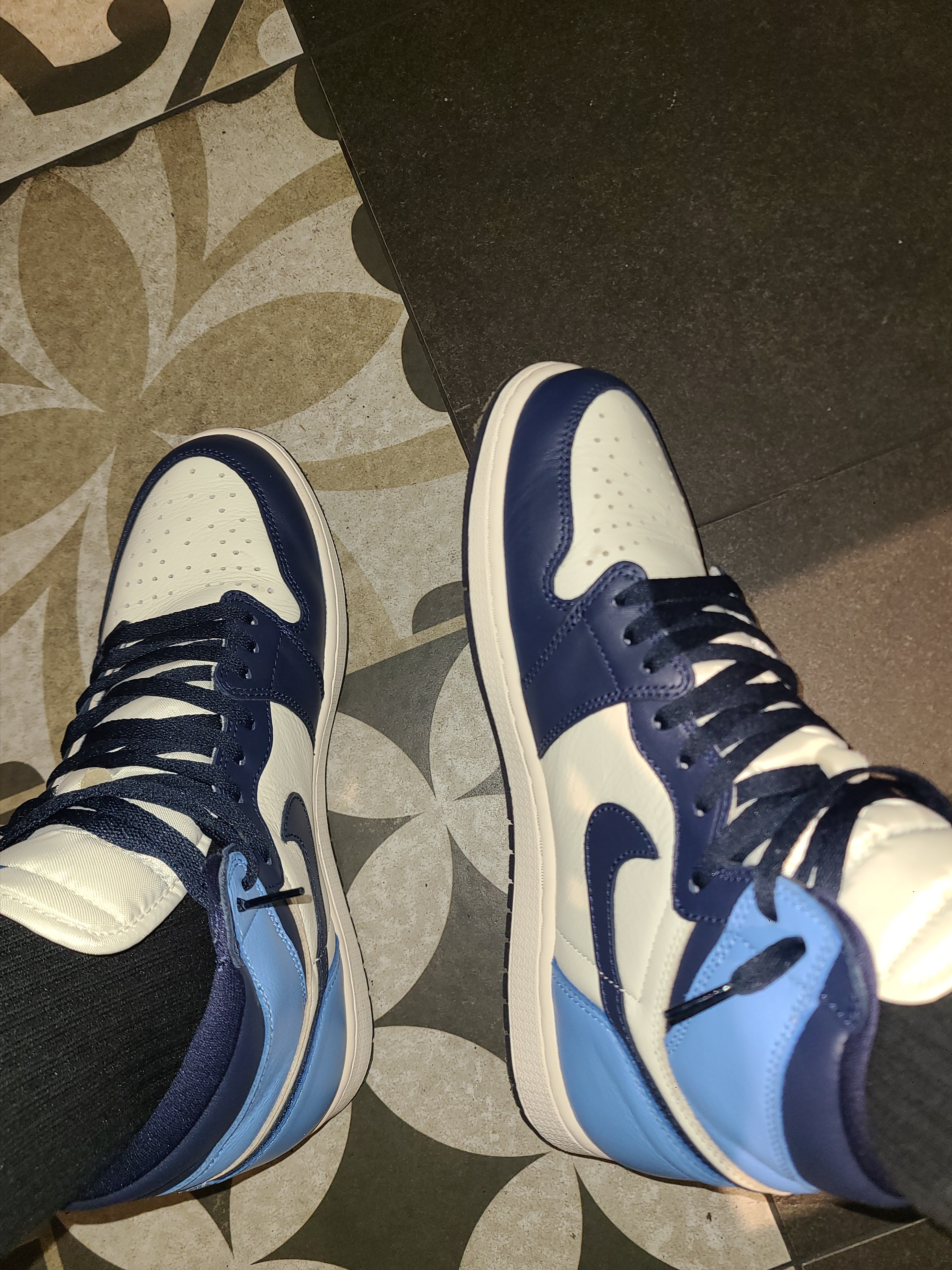 Jordan 1 Retro High Obsidian UNC 착용 스타일 - 2