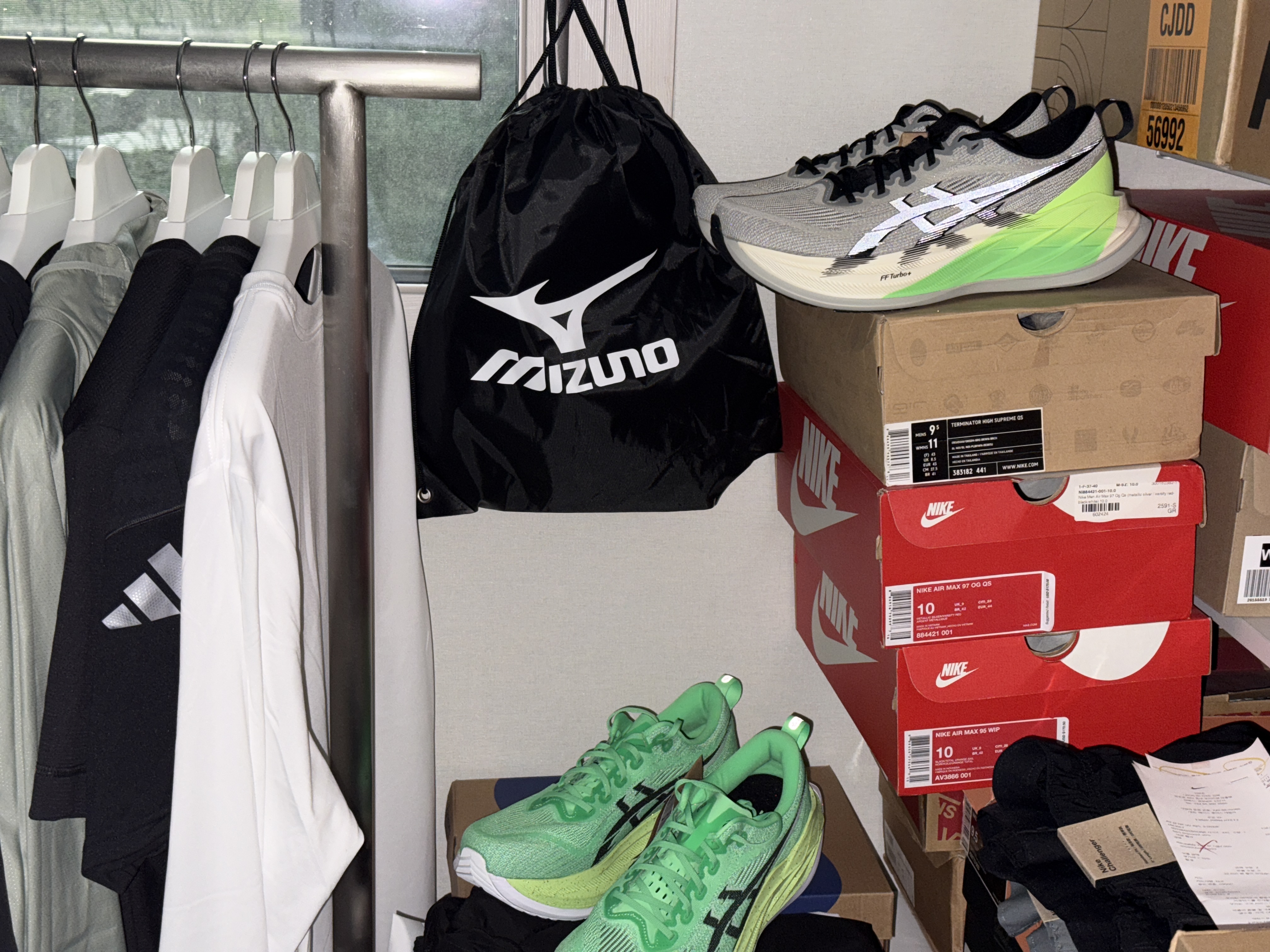 Asics Superblast 2 Lite Show CN White Sage Carbon, Asics Superblast 2 Ekiden Vital Green Black 착용 스타일