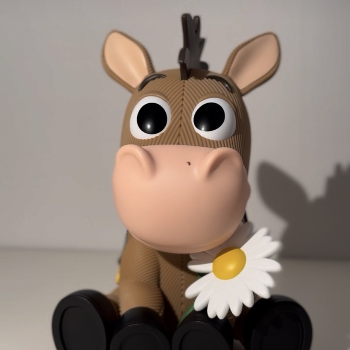 Peaceminusone x Toy Story The First Fan Collectable Toy Bullseye 착용 스타일