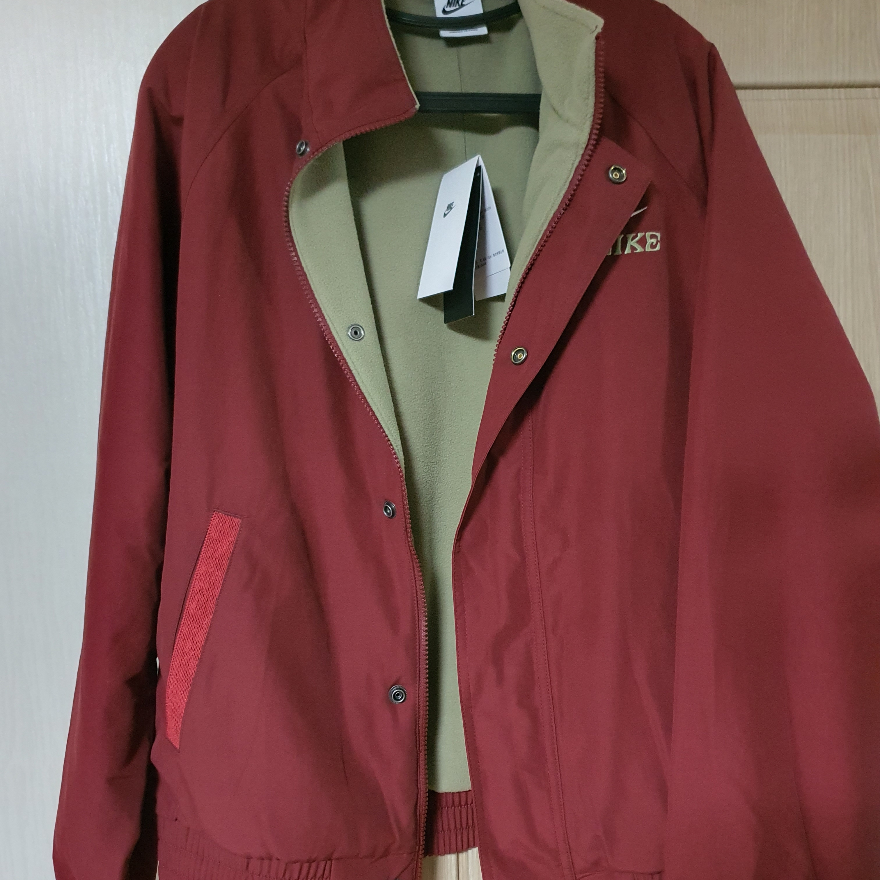 Nike Club LNY Jacket Dark Team Red (IQ3705-613) 착용 스타일