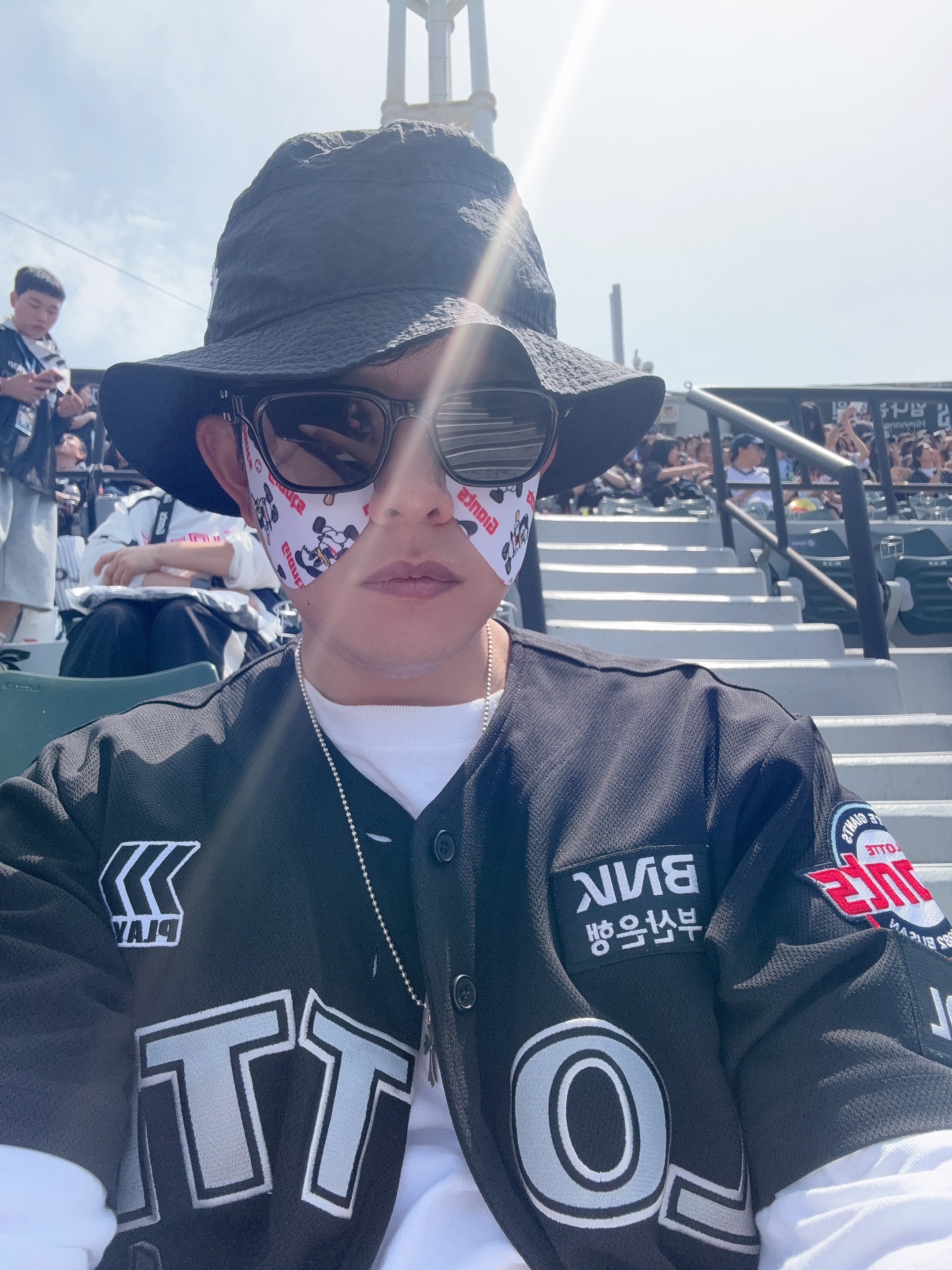 Lotte Giants 24 G Old Professional Uniform Black (Non Marking Ver.), Gentle Monster x Maison Margiela MM110 Black Black 착용 스타일