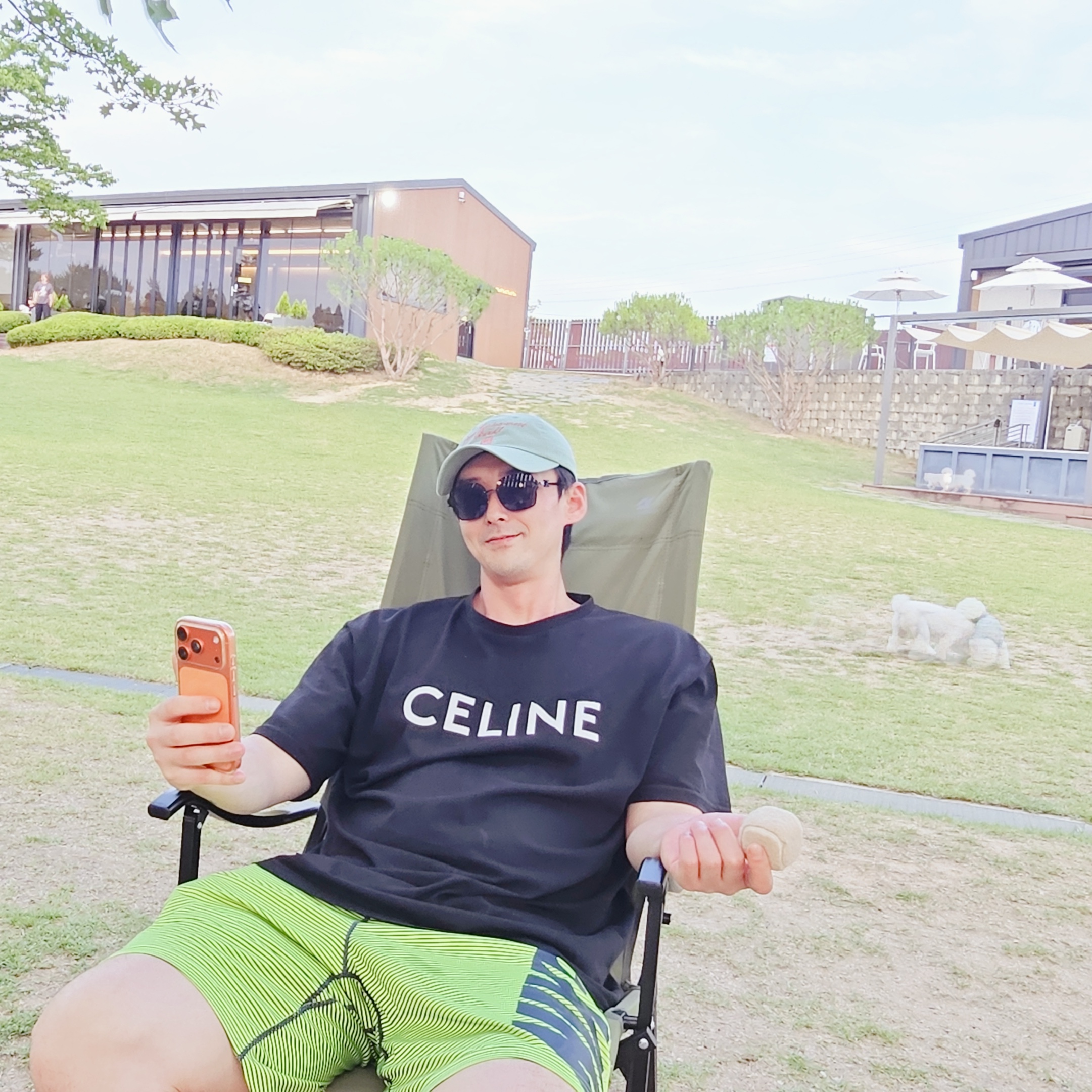 Celine Loose T-Shirt in Cotton Jersey Black White 착용 스타일