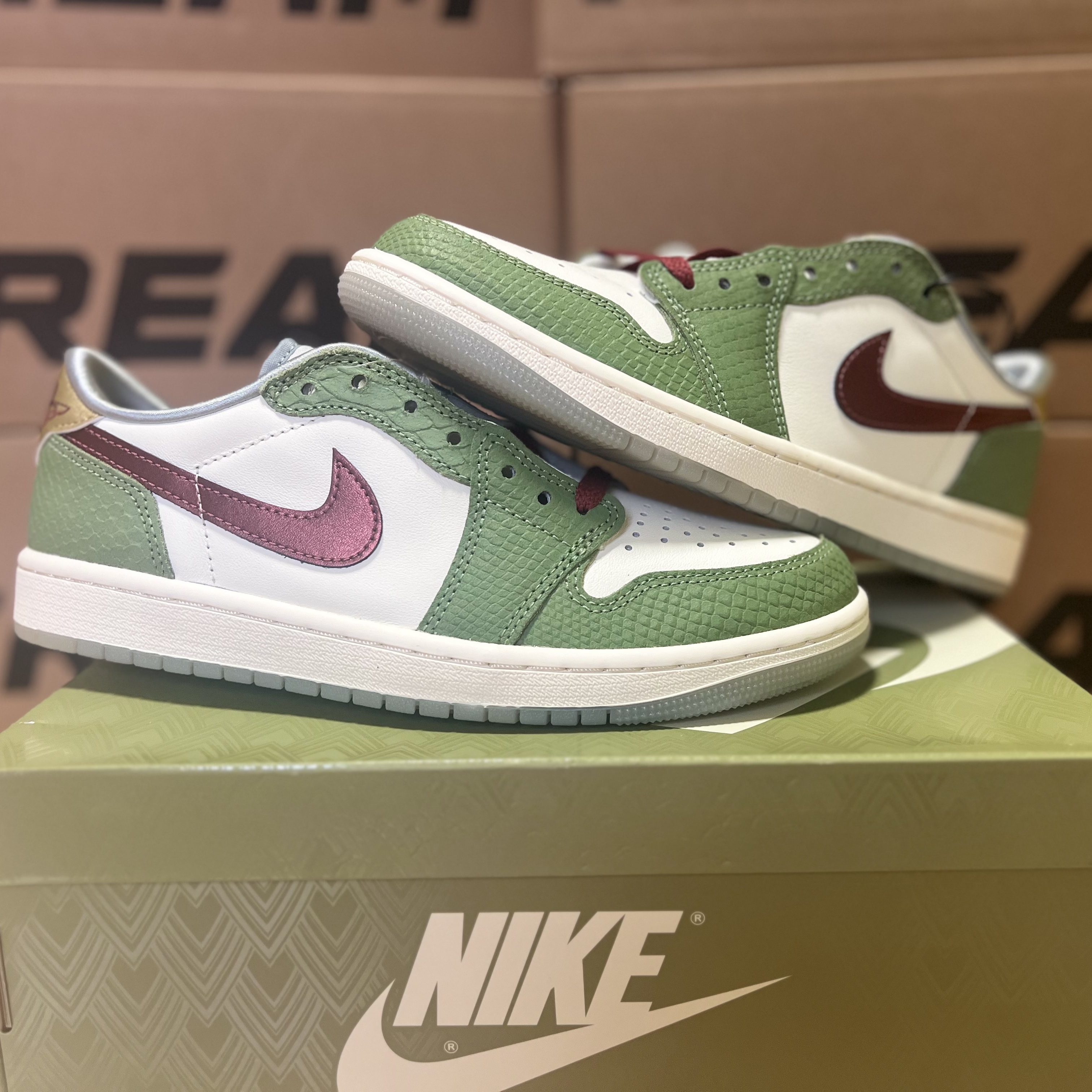 Jordan 1 Retro Low OG Chinese New Year 착용 스타일
