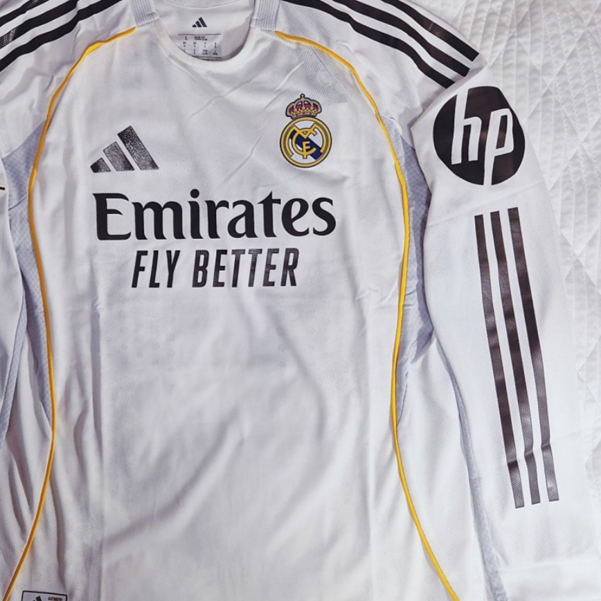 Adidas Real Madrid 2025/26 Home Long Sleeve Jersey White - KR Sizing (Non Marking Ver.) 착용 스타일