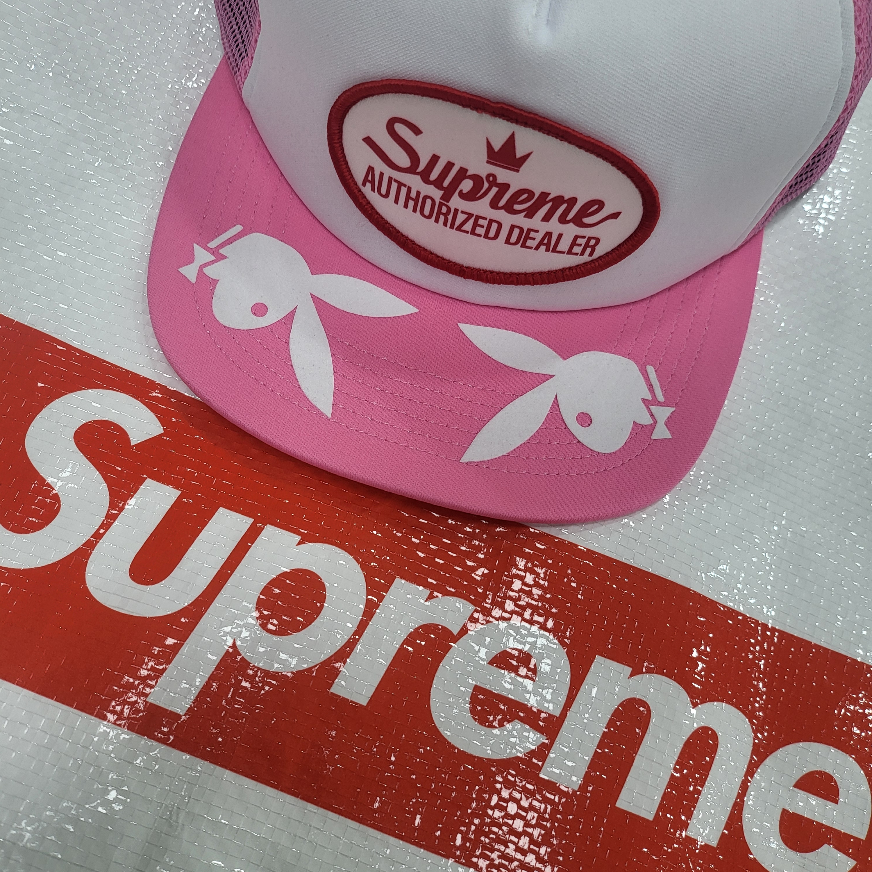 Supreme x Playboy Mesh Back 5-Panel Pink - 26SS 착용 스타일