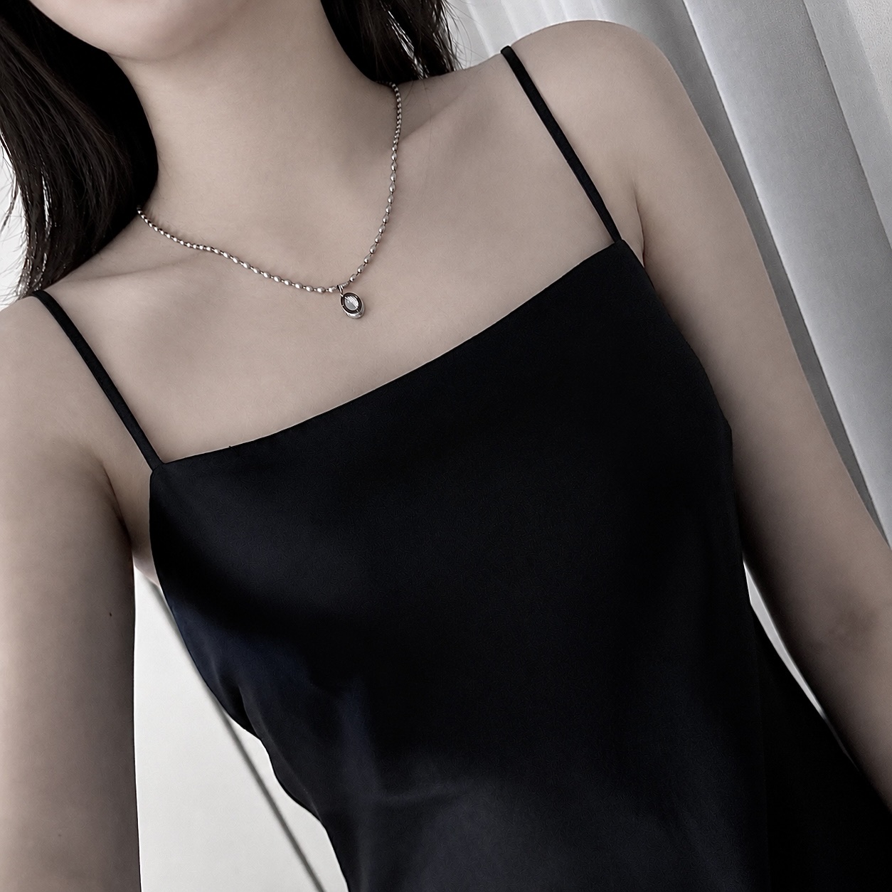 Riomeu Sepia oval chain necklace 착용 스타일 - 1