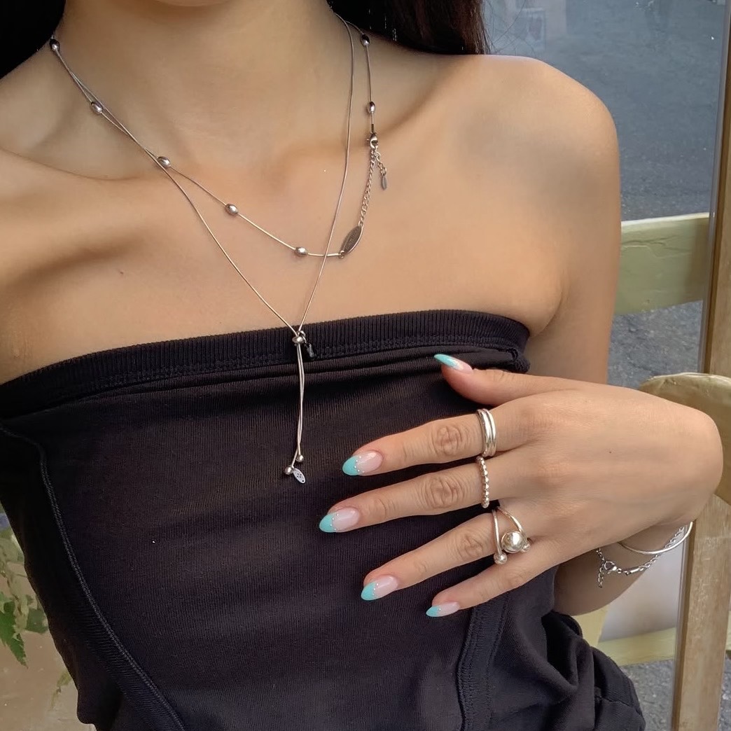 Riomeu Orbit Overlap Chain Necklace, Riomeu Signature Stone Snake Chain Necklace Black 착용 스타일