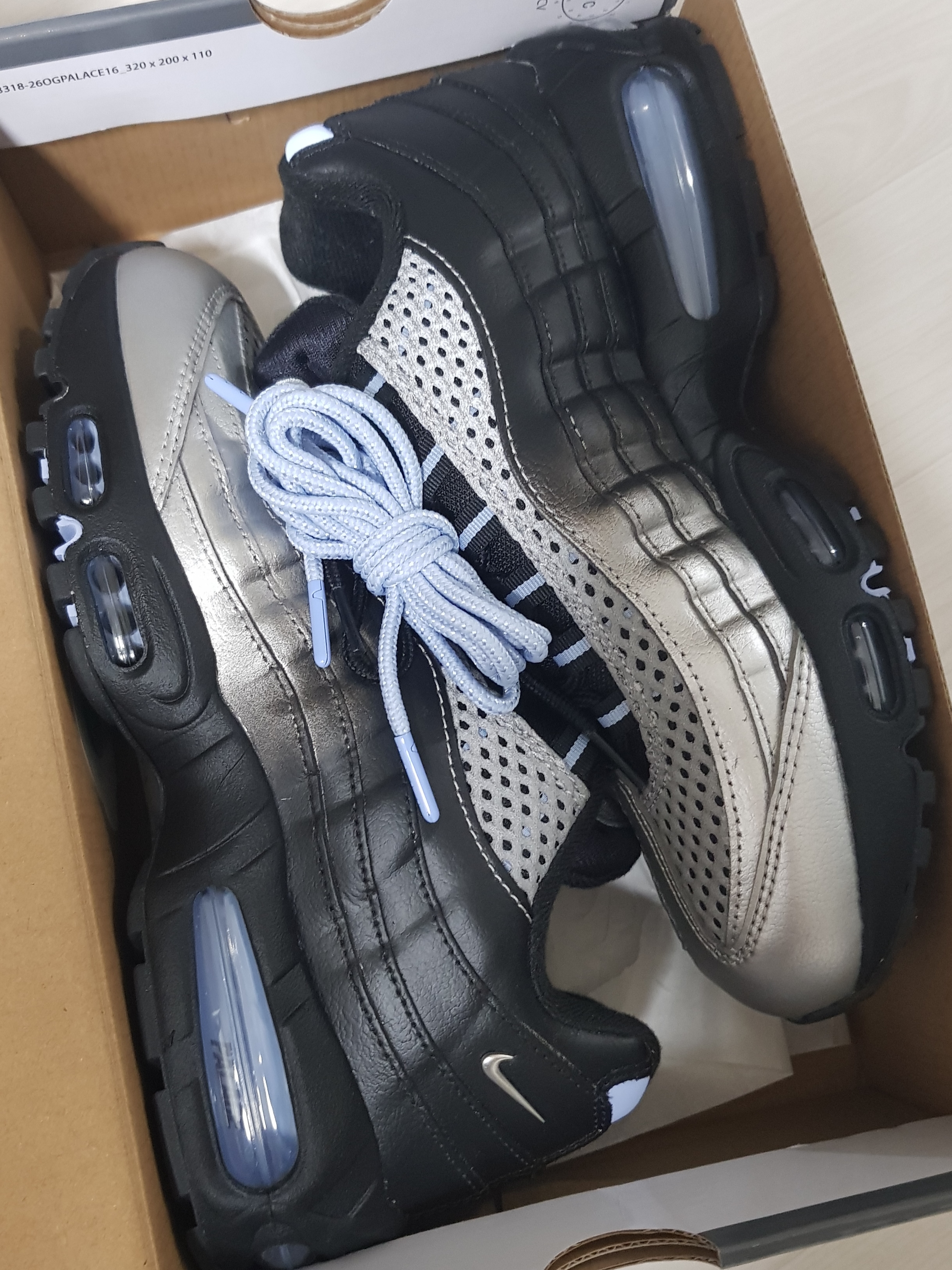 Nike x Palace Air Max 95 Metallic Silver Aluminum 착용 스타일