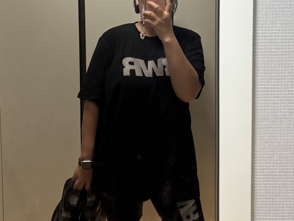 [KREAM 단독] runwhither Essential T-Shirt Black 착용 스타일