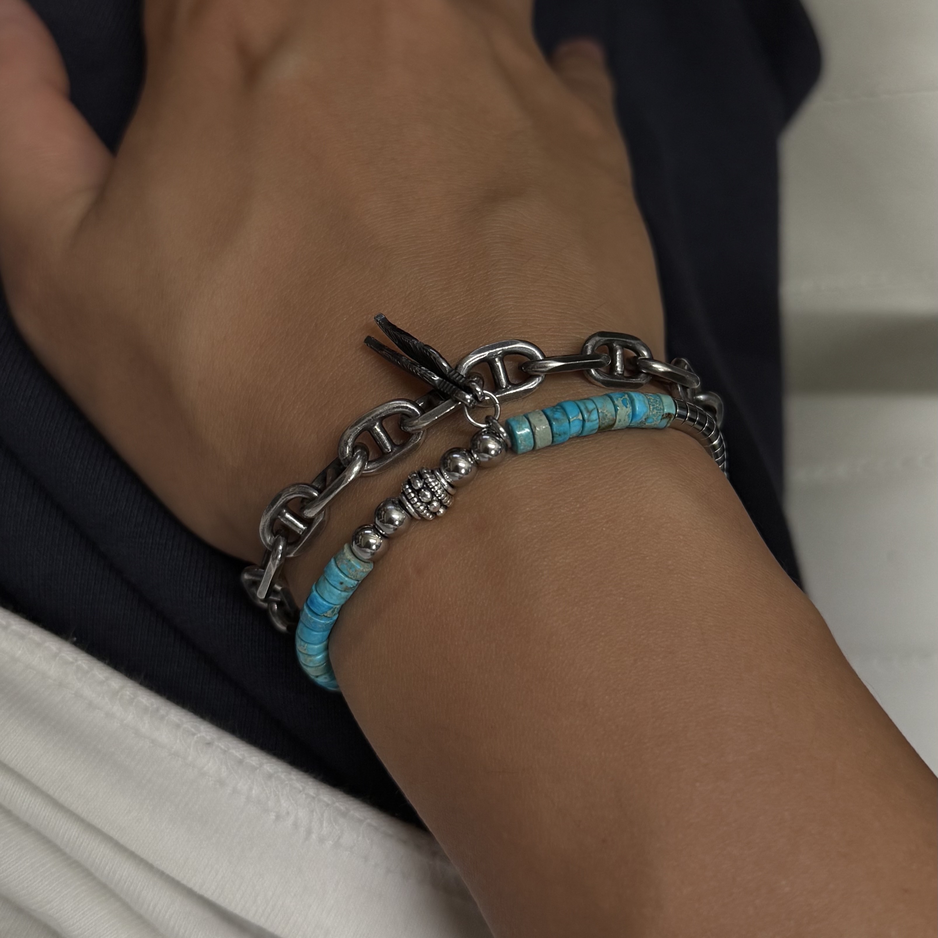 December Ten Turquoise Flat Beads Bracelet 착용 스타일