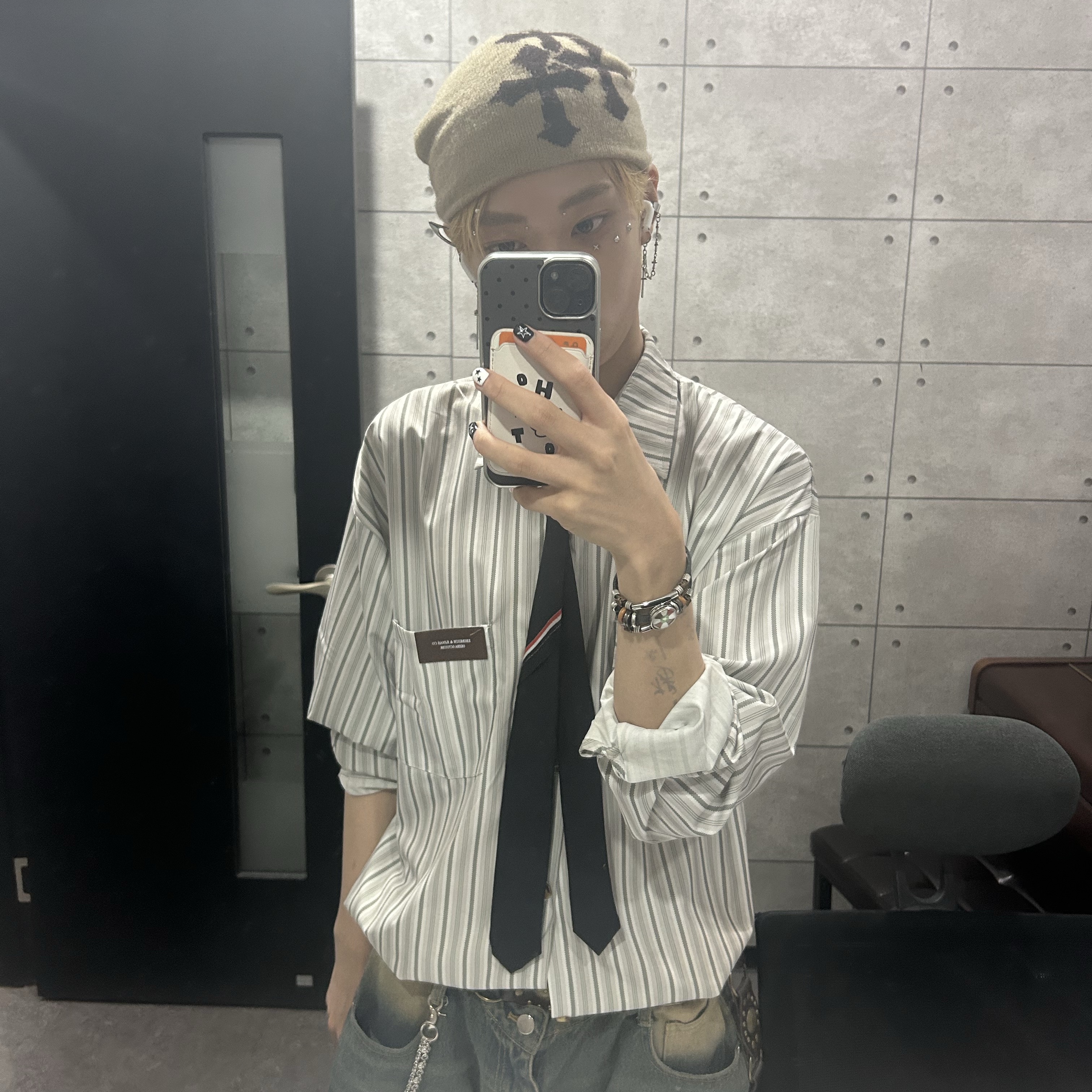 Thom Browne Classic Tie with RWB Selvedge Stripe Navy 착용 스타일
