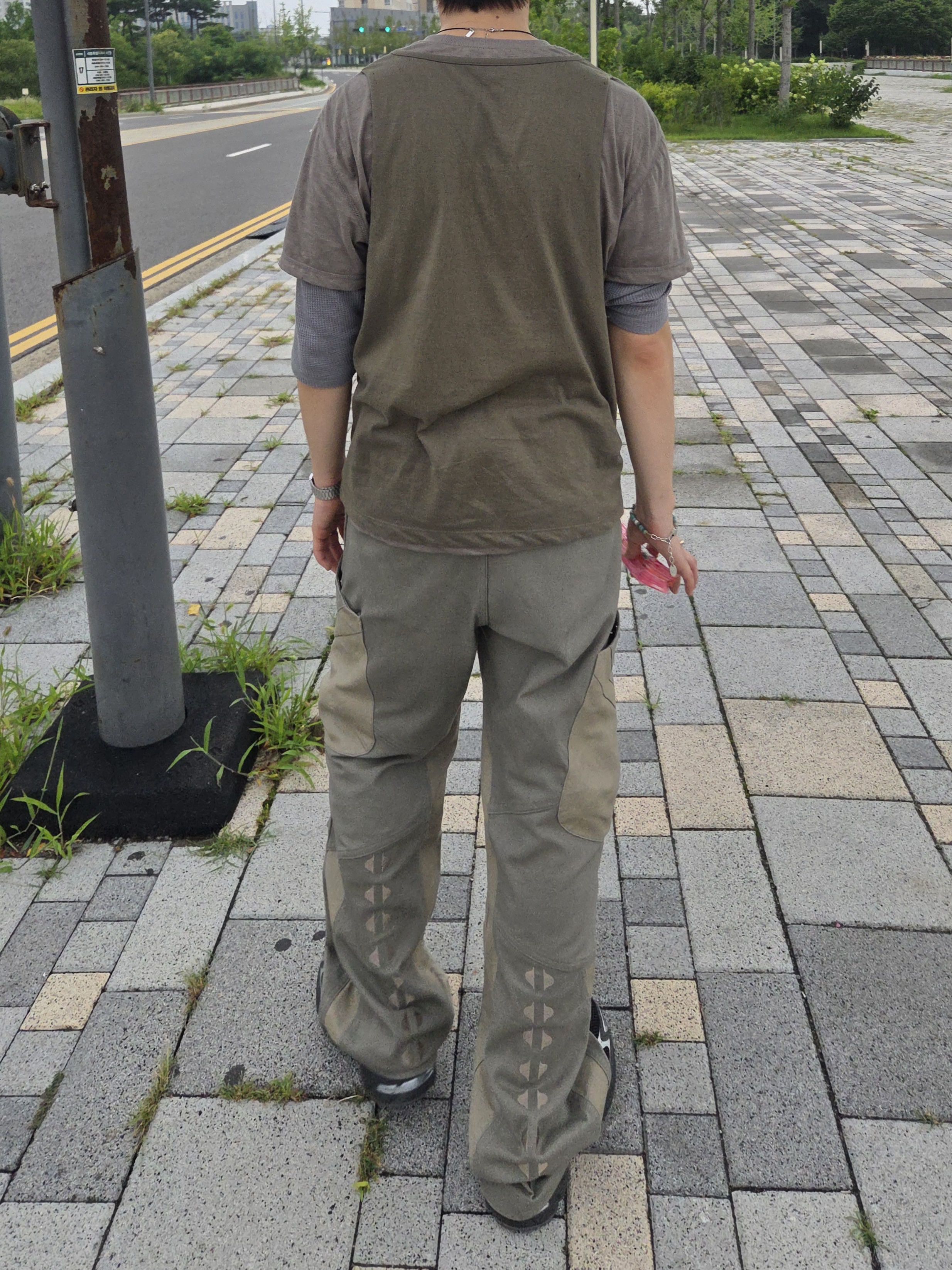 Ignota Core:15 Xylo Pocket Pants Deep Beige, Asics Gel-1130 Mule Black Graphite Grey 착용 스타일 - 2