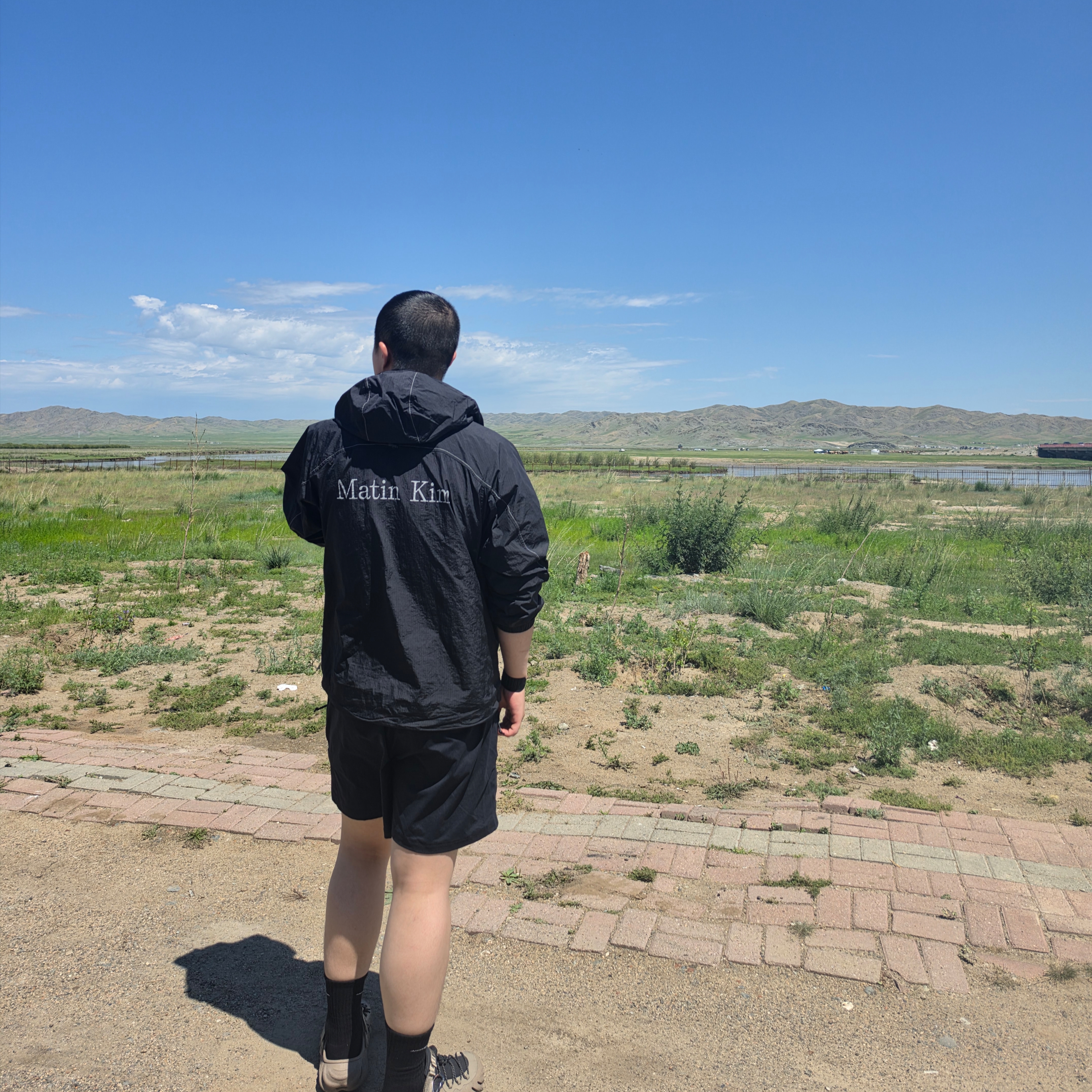 Matin Kim Back Logo Hoody Wind Breaker In Black, Nike ACG Hiking Shorts Black - Asia 착용 스타일 - 2