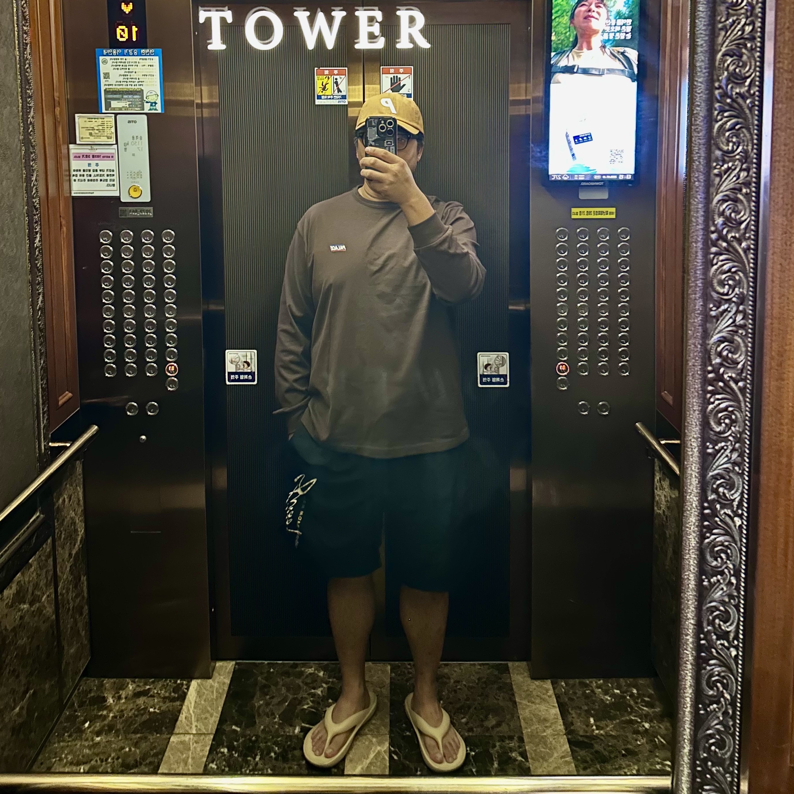 Palace P 6-Panel Tan - 25SS 착용 스타일 - 1