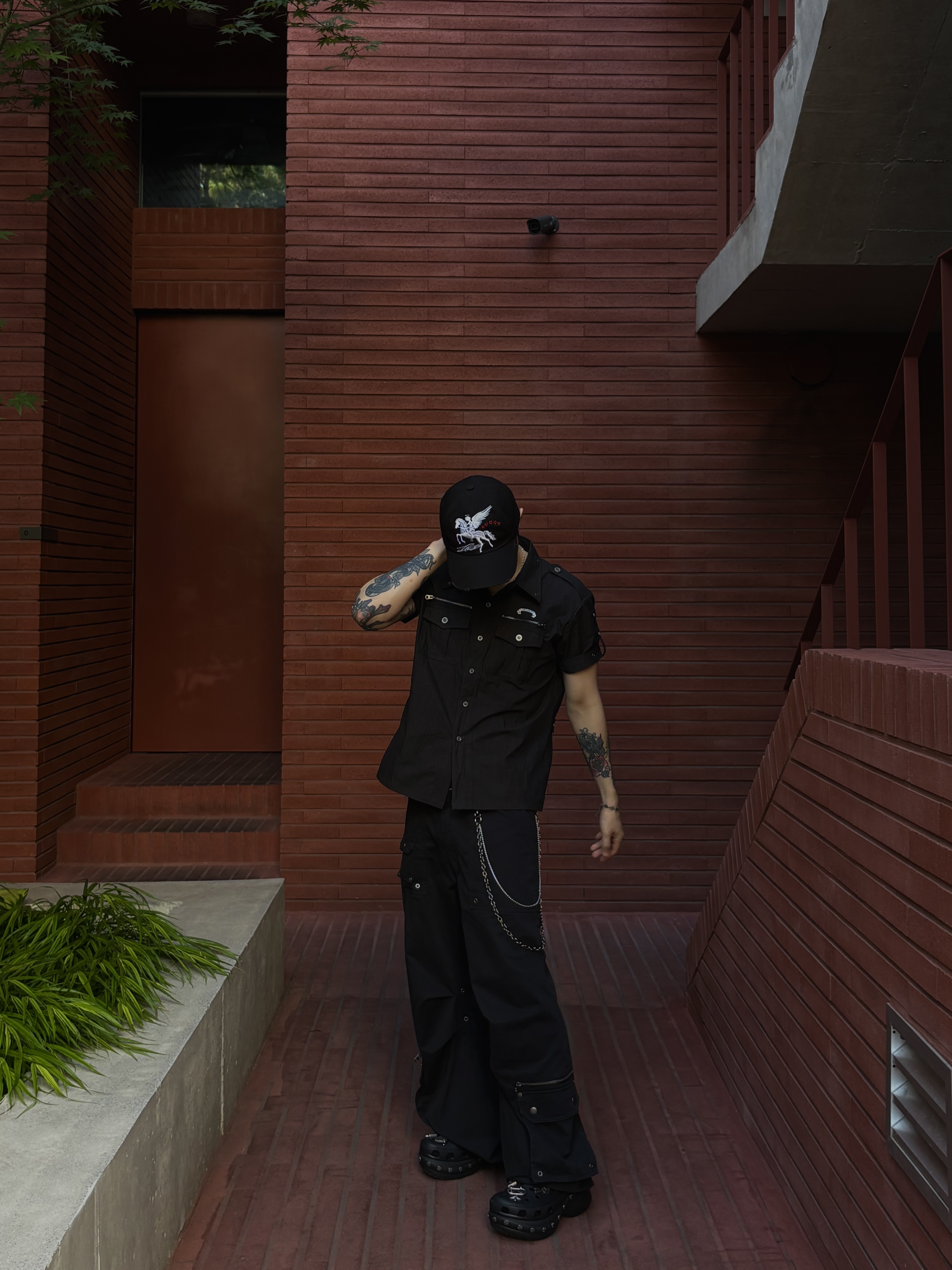 [트리플적립] PACOSPLY Falling Angel Cap Black, (W) Crocs x Andersson Bell Bae Clog Black 착용 스타일 - 2