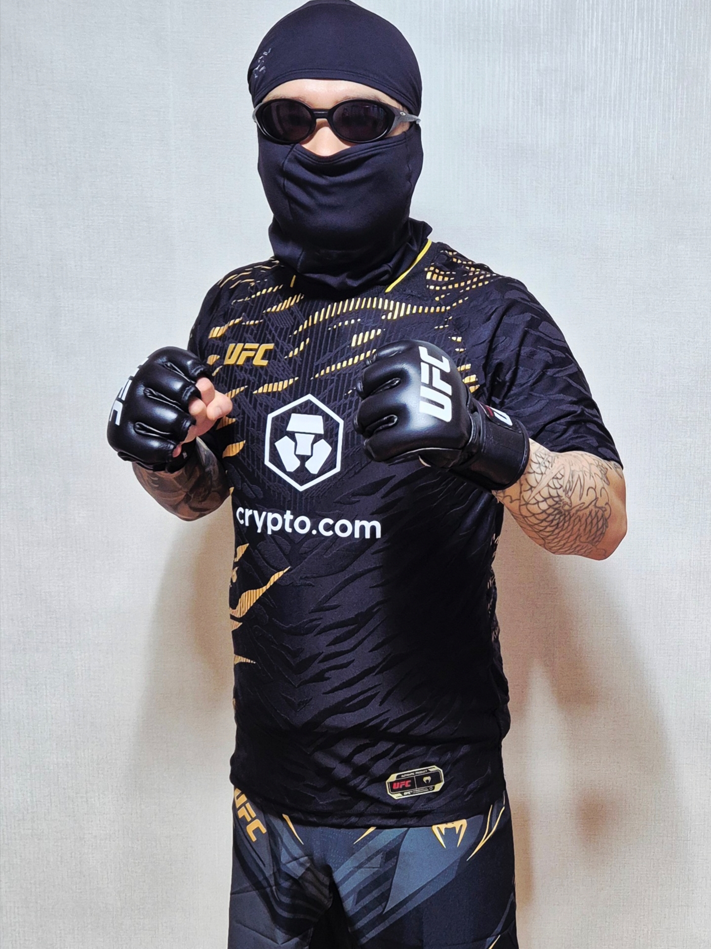 Arc'teryx Rho Balaclava Black, Oakley Eye Jacket Redux Matte Black Frame Prizm Grey Lenses High Bridge Fit 착용 스타일 - 2