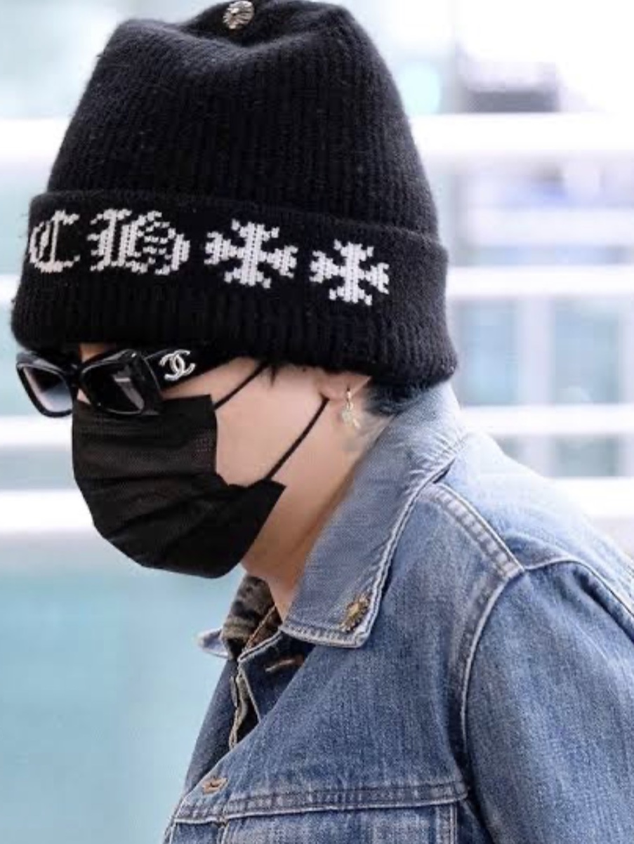 Chrome Hearts Big Daddy Cashmere Beanie Black (Cross Top Button Ver.) 착용 스타일