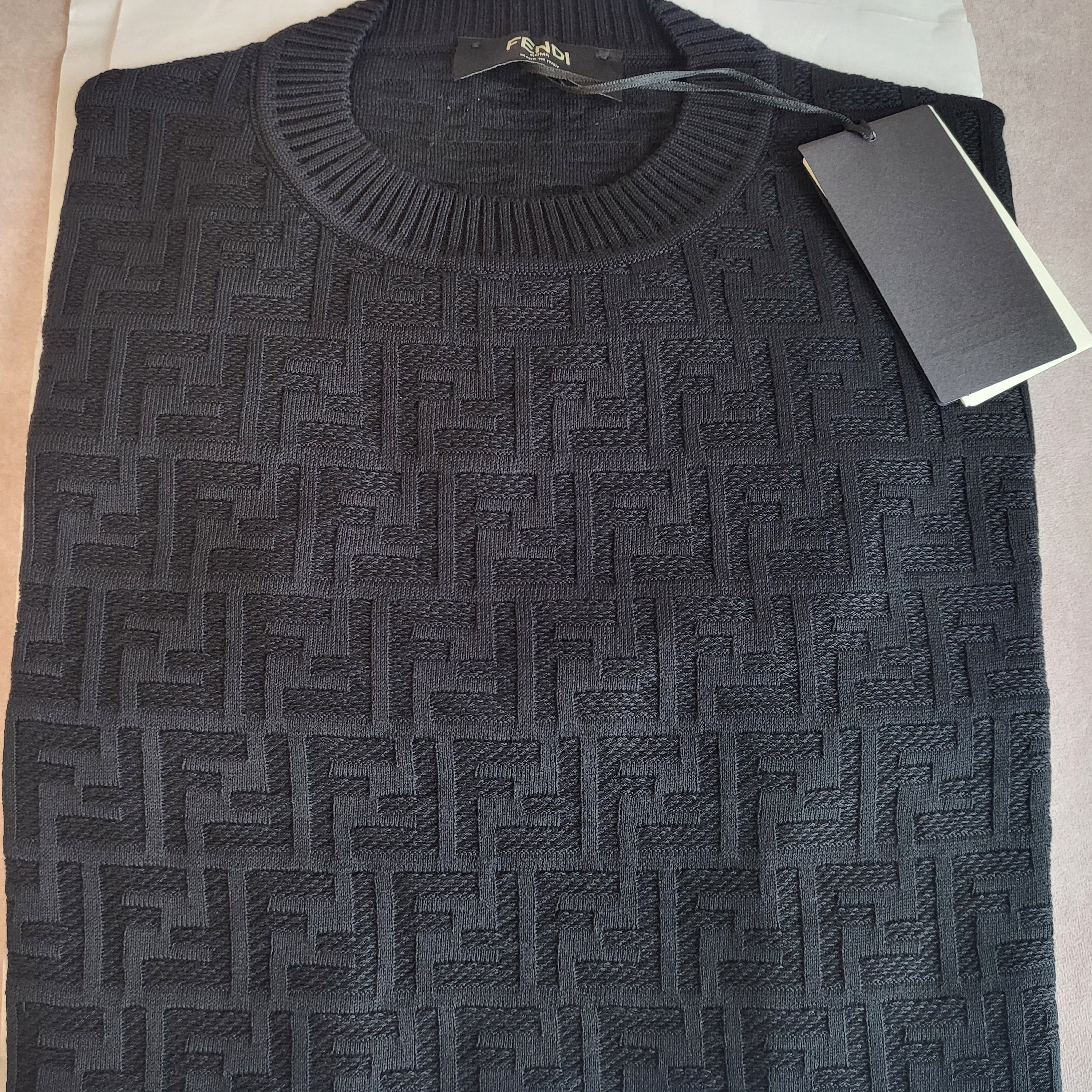 Fendi FF Cotton Sweater Black 착용 스타일 - 1