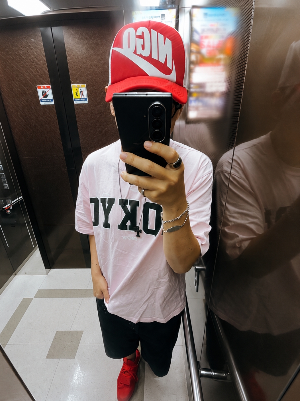 Nike x Nigo Mesh Trucker Cap Red, Palace x Nike Shop T-Shirt Tokyo Pink - 25FW 착용 스타일