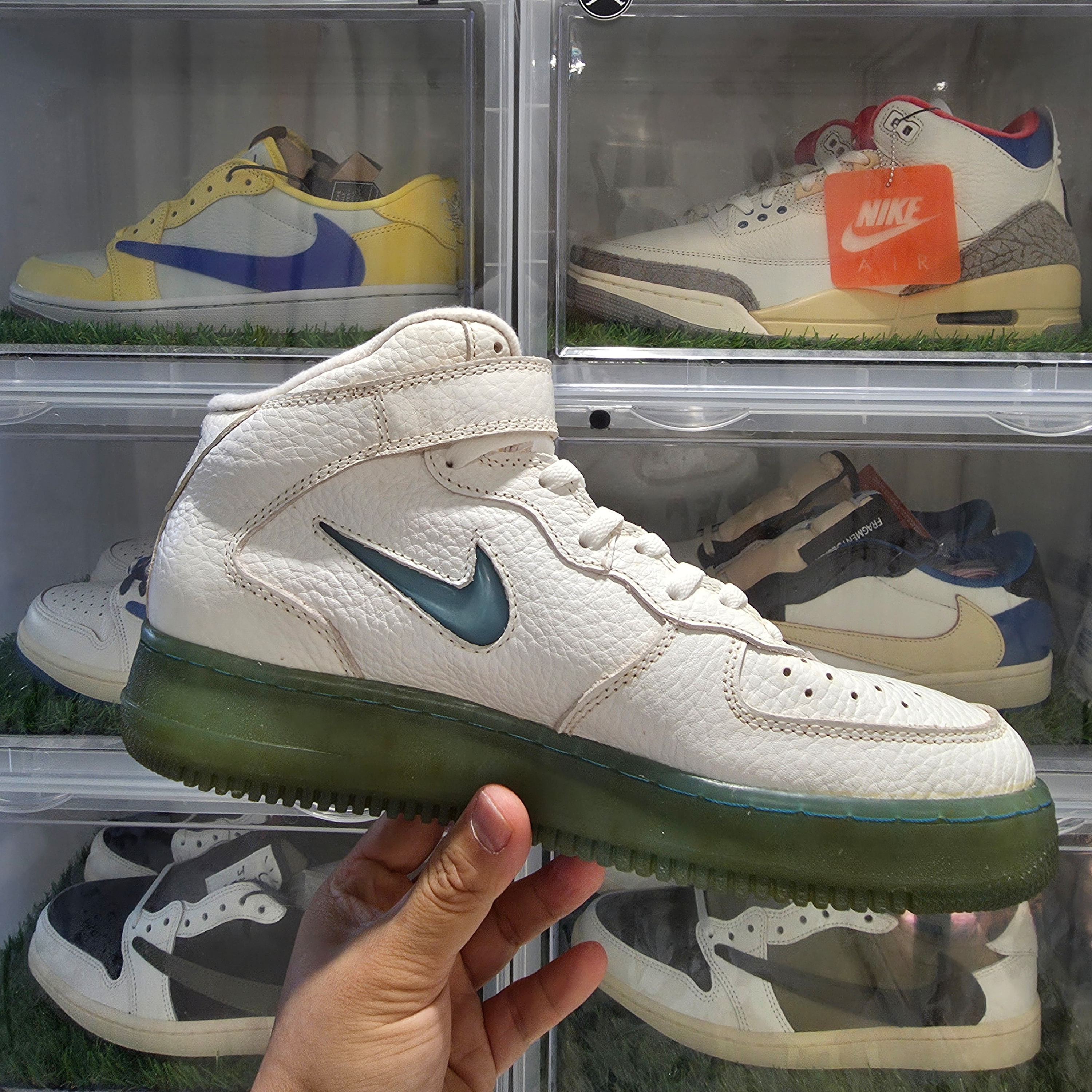 Nike Air Force 1 1996 Mid SC Dalmatian, Jordan 1 x Travis Scott x Fragment Retro Low OG SP Military Blue 착용 스타일 - 5