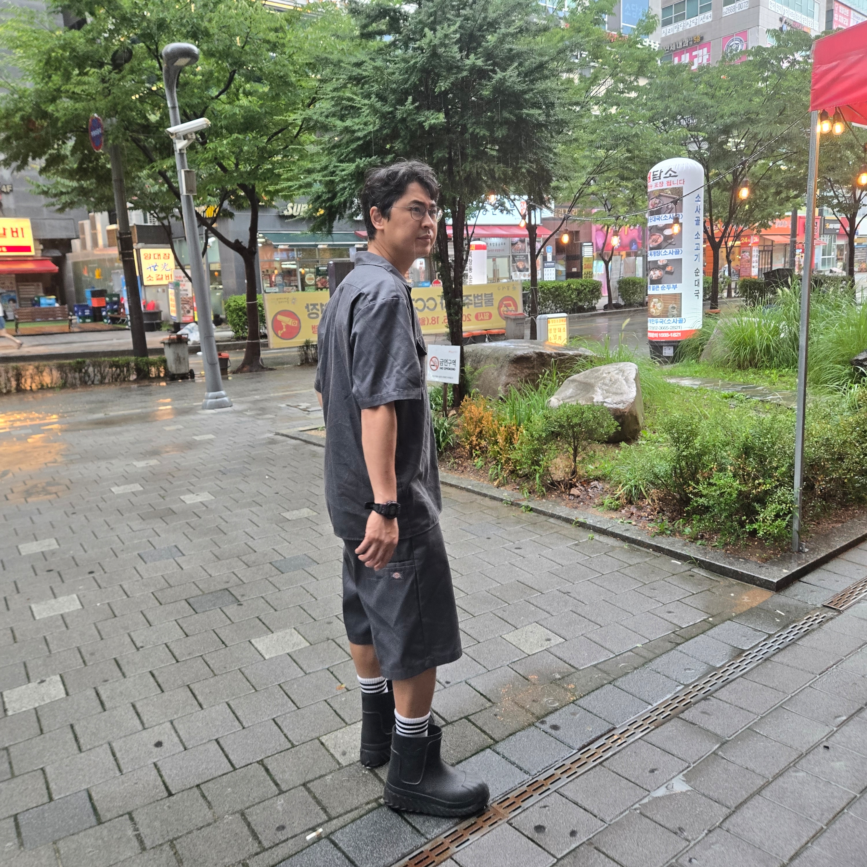 Dickies Work Shirt Black, Dickies Loose Fit 13 Inch Flat Front Work Shorts Charcoal Grey 착용 스타일 - 5